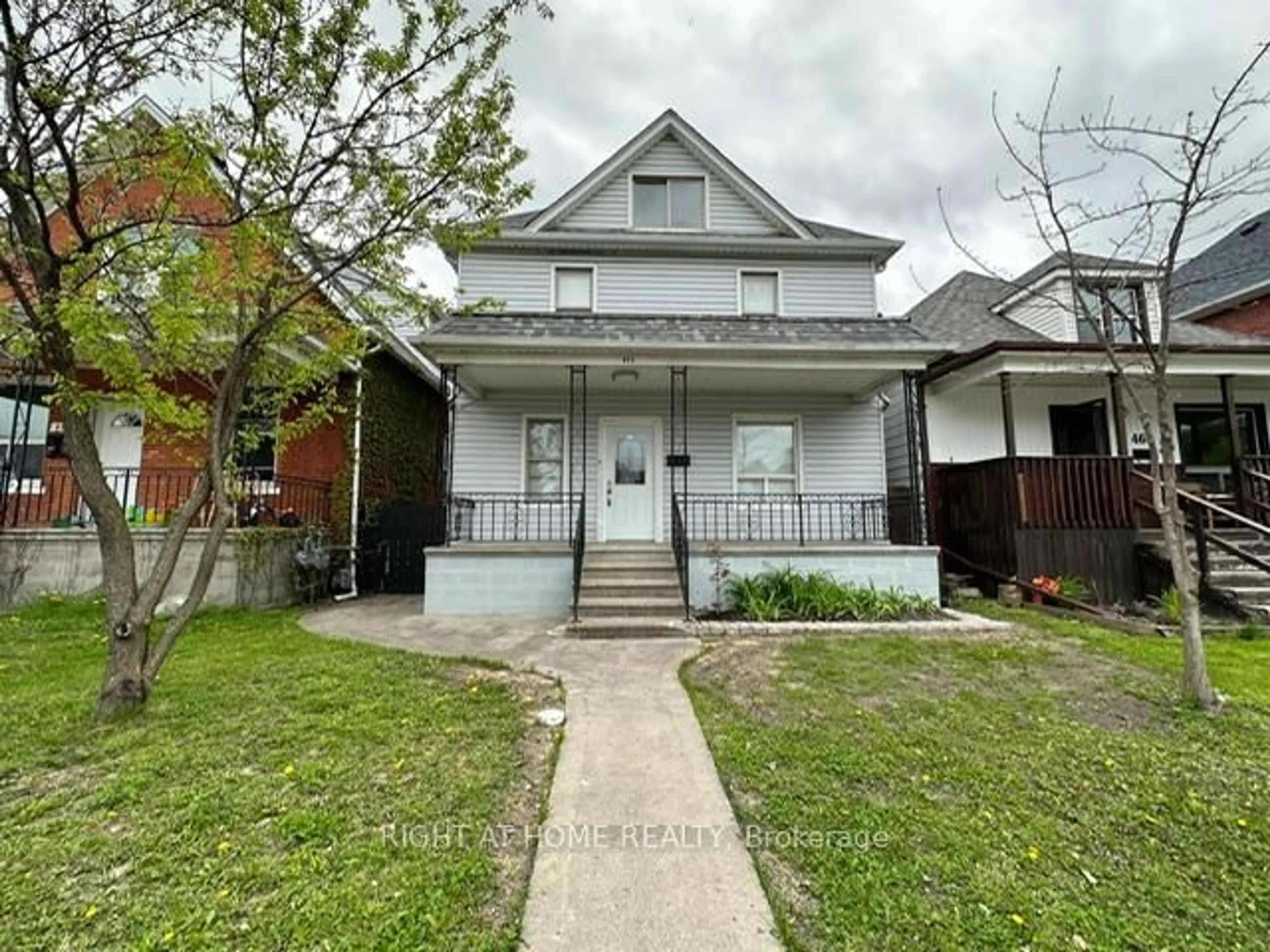 A pic from outside/outdoor area/front of a property/back of a property/a pic from drone, street for 477 Pierre Ave, Windsor Ontario N9A 2J9