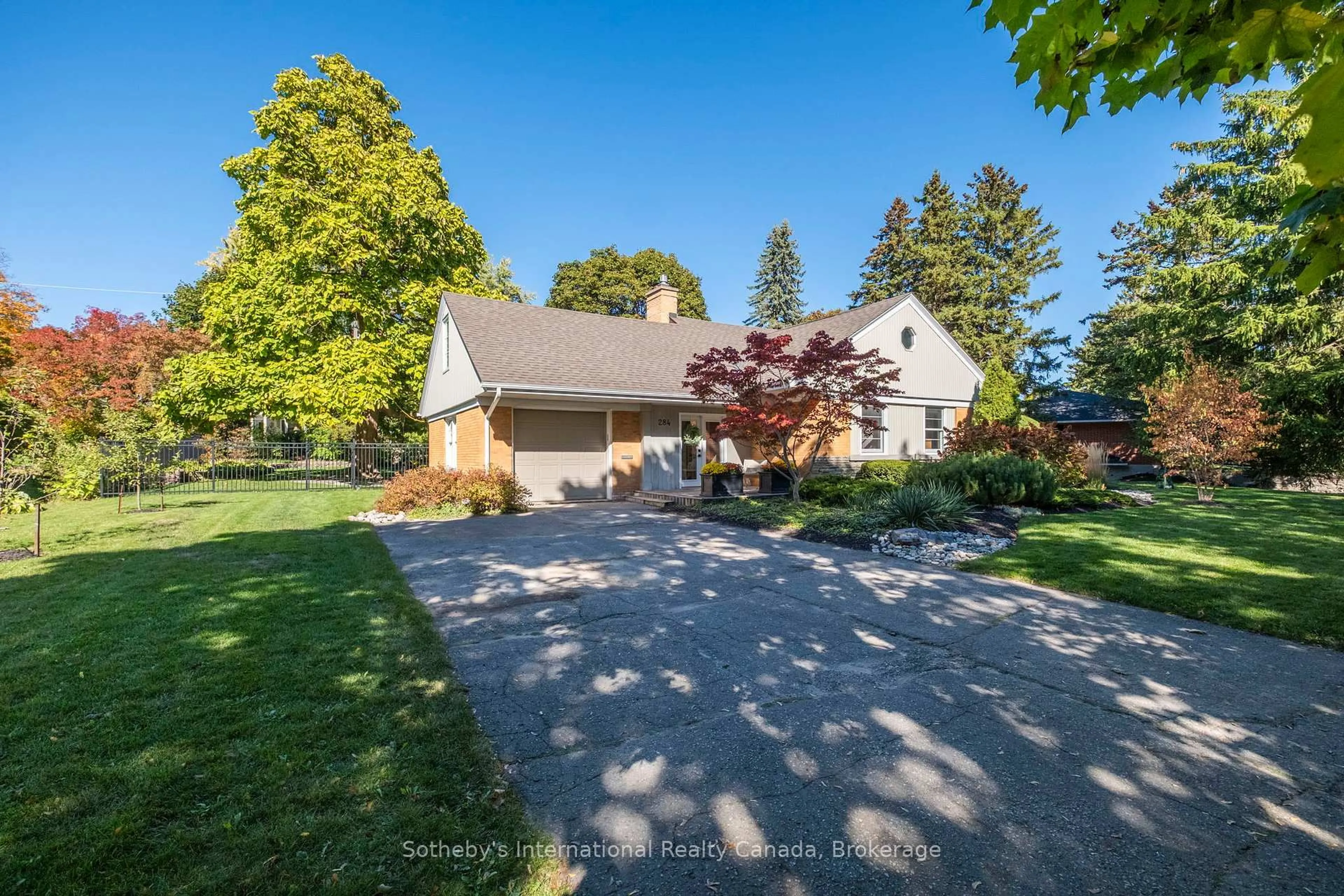 A pic from outside/outdoor area/front of a property/back of a property/a pic from drone, street for 284 Union Blvd, Kitchener Ontario N2M 2T1