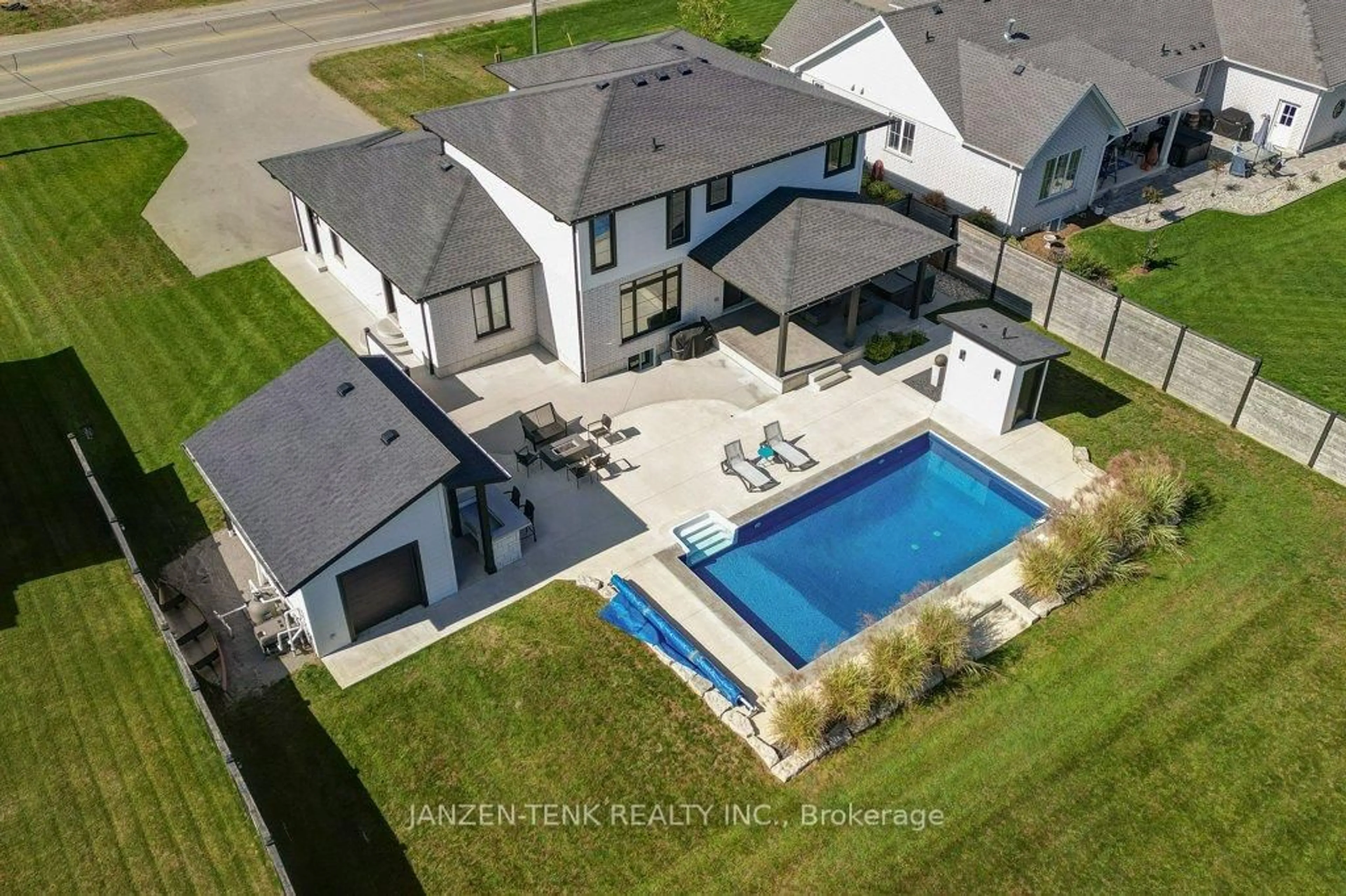 A pic from outside/outdoor area/front of a property/back of a property/a pic from drone, water/lake/river/ocean view for 8476 Imperial Rd, Malahide Ontario N5H 2R2