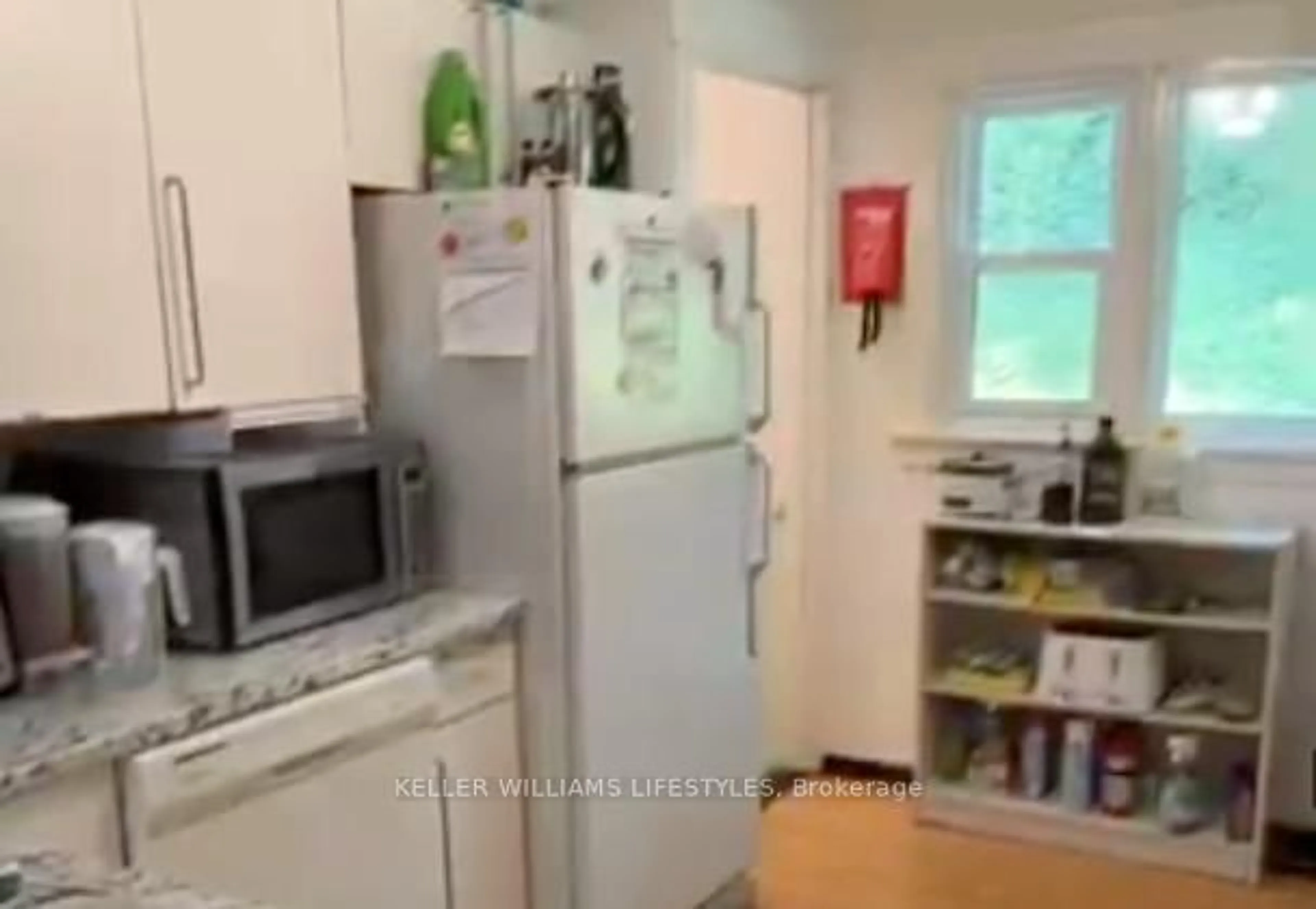 Standard kitchen, floor is not visible for 512 St George St, London East Ontario N6A 3B8