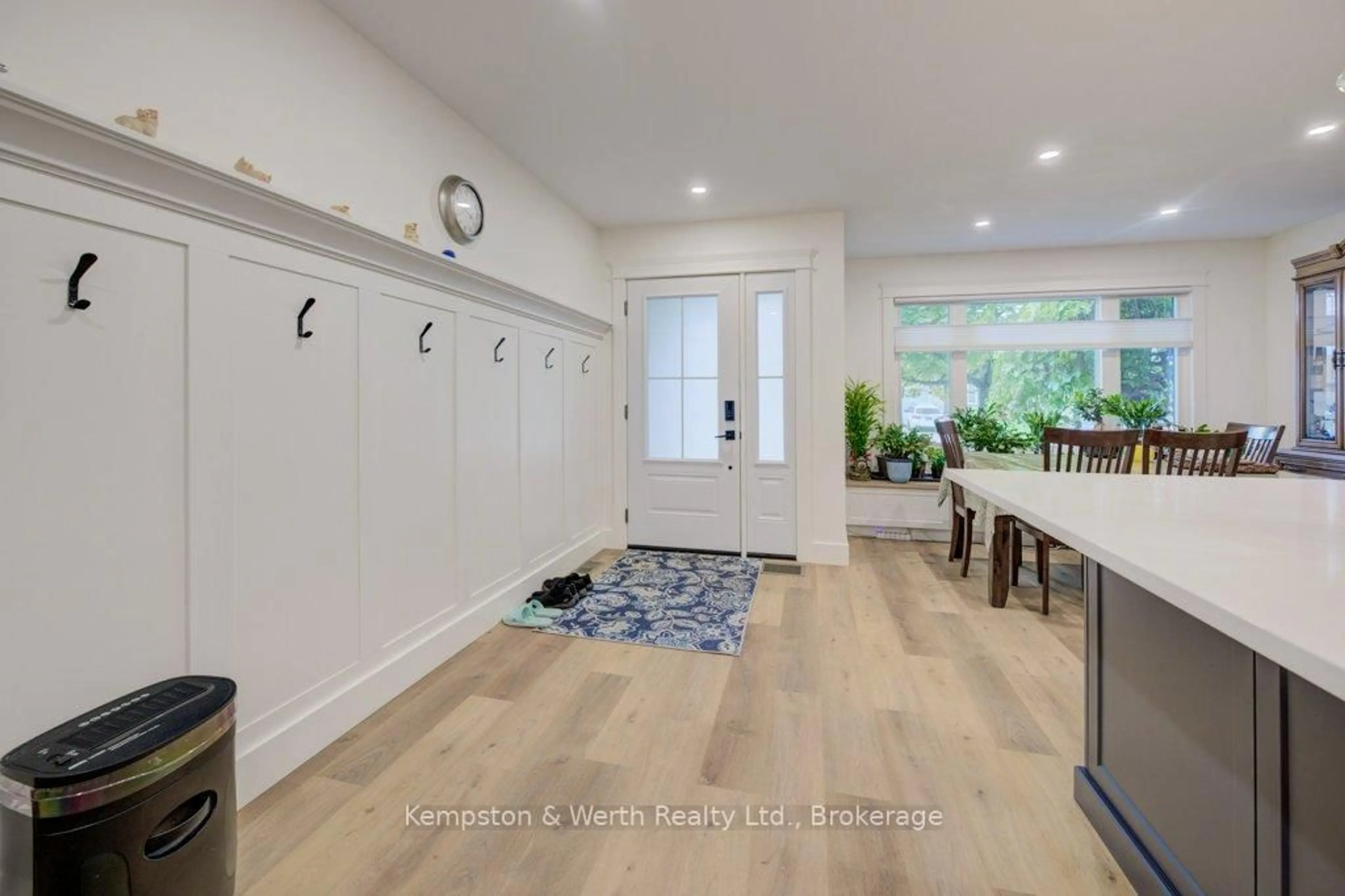 Indoor entryway for 750 Edgar St, North Perth Ontario N4W 1H7