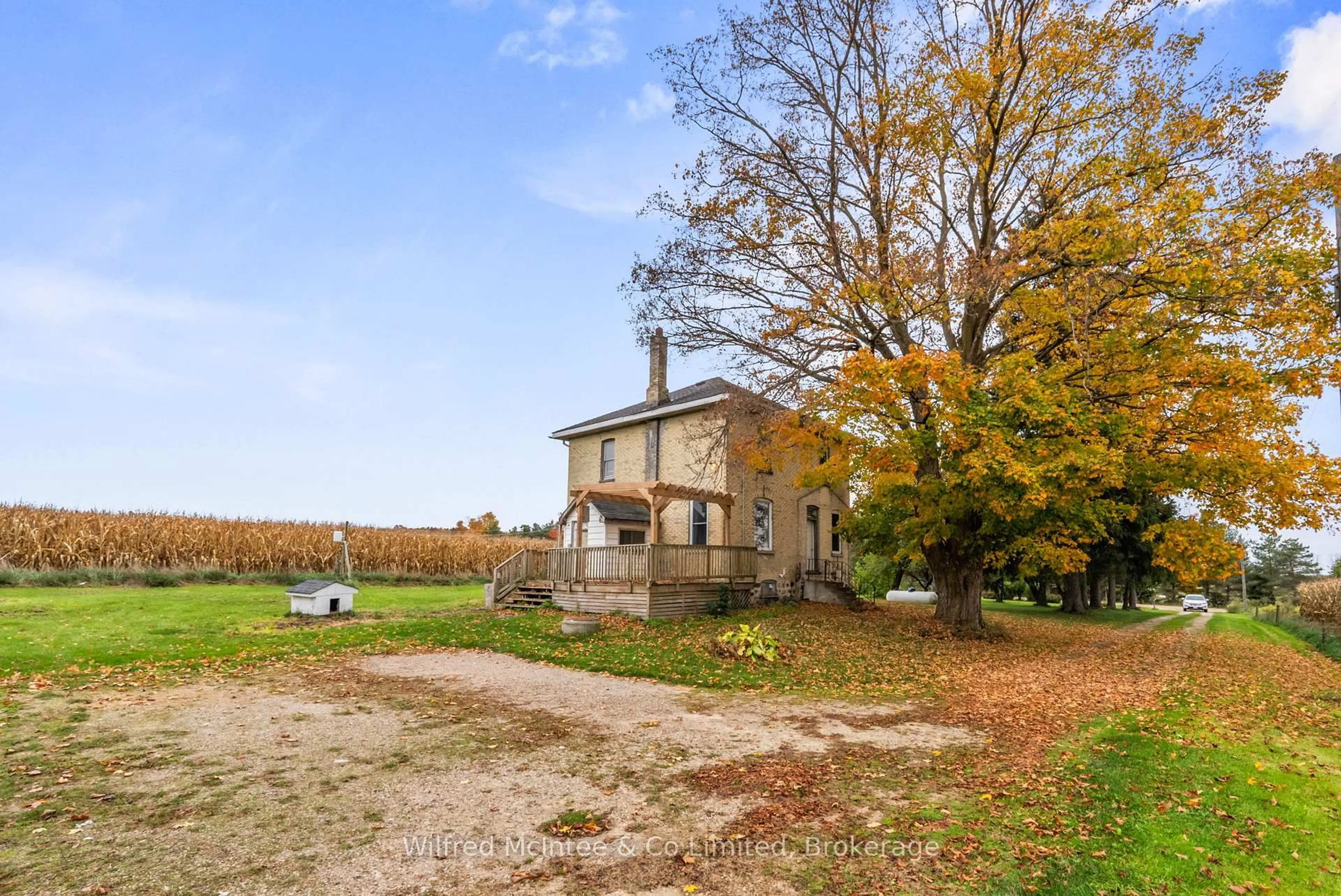 A pic from outside/outdoor area/front of a property/back of a property/a pic from drone, building for 570 20 Sdrd, Brockton Ontario N0G 2V0