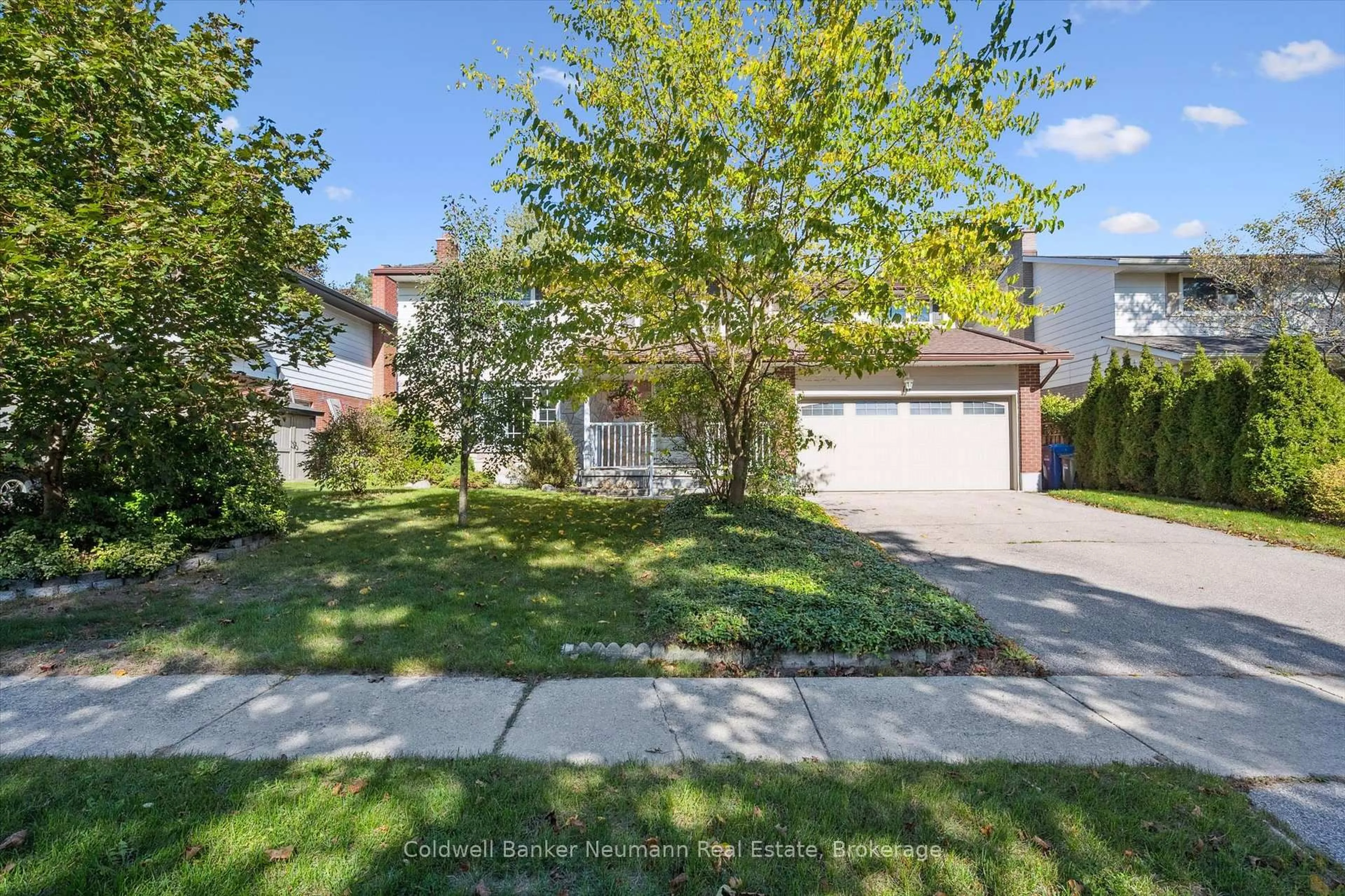 A pic from outside/outdoor area/front of a property/back of a property/a pic from drone, street for 10 Carmine Pl, Guelph Ontario N1E 3V1
