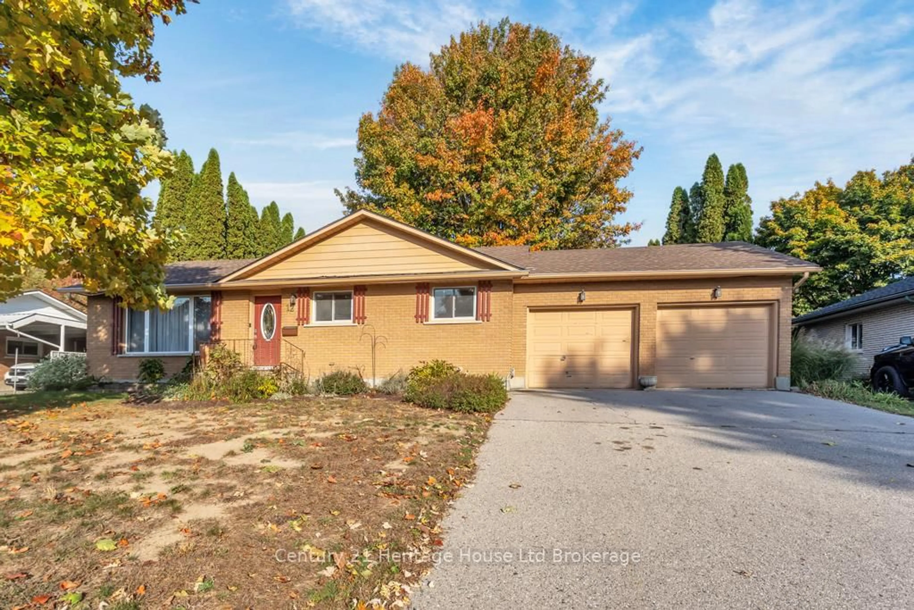 Home with vinyl exterior material, street for 12 Camdon Crt, Tillsonburg Ontario N4G 4B3