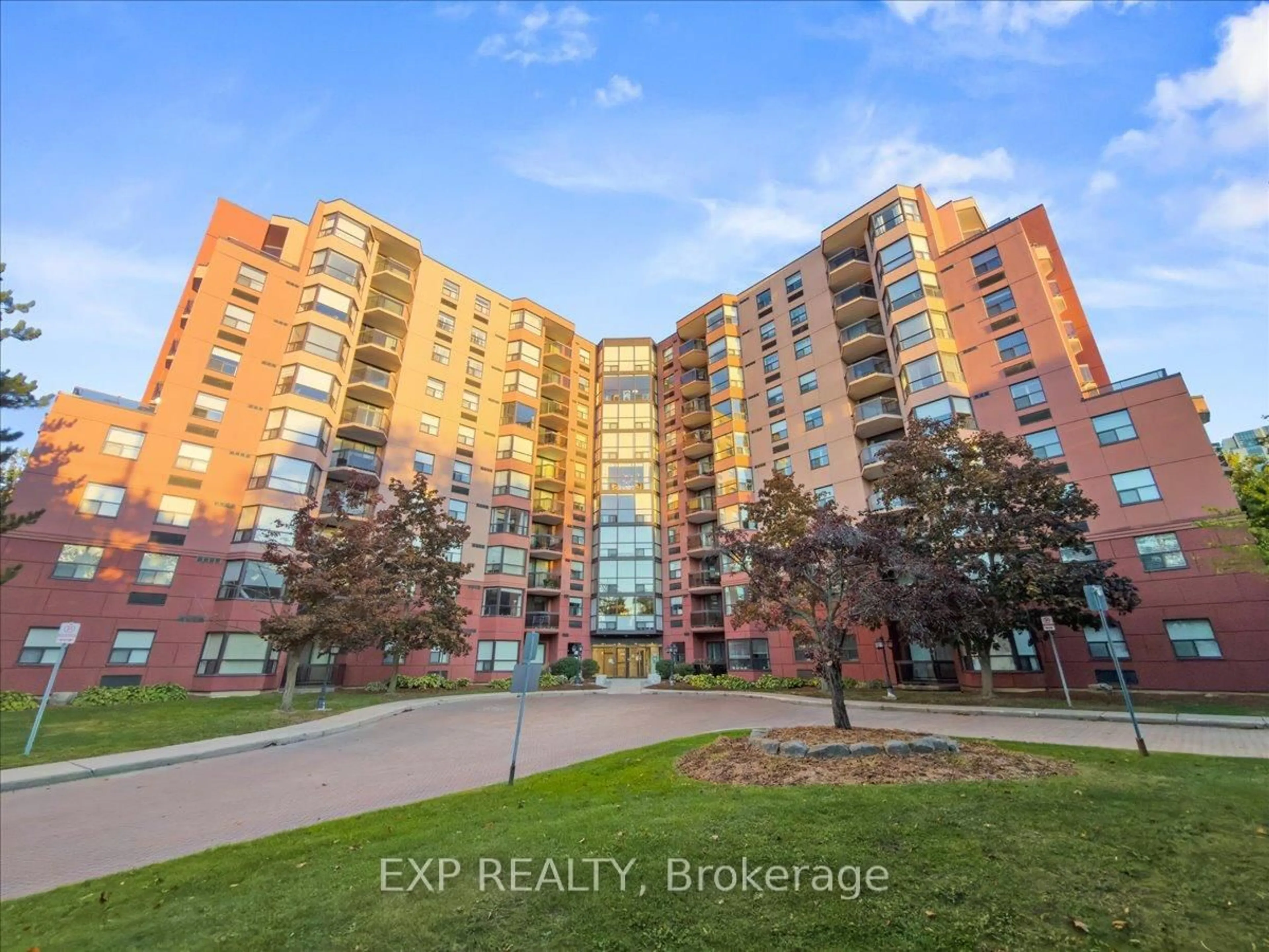 A pic from outside/outdoor area/front of a property/back of a property/a pic from drone, unknown for 600 Talbot St #704, London East Ontario N6A 5L9