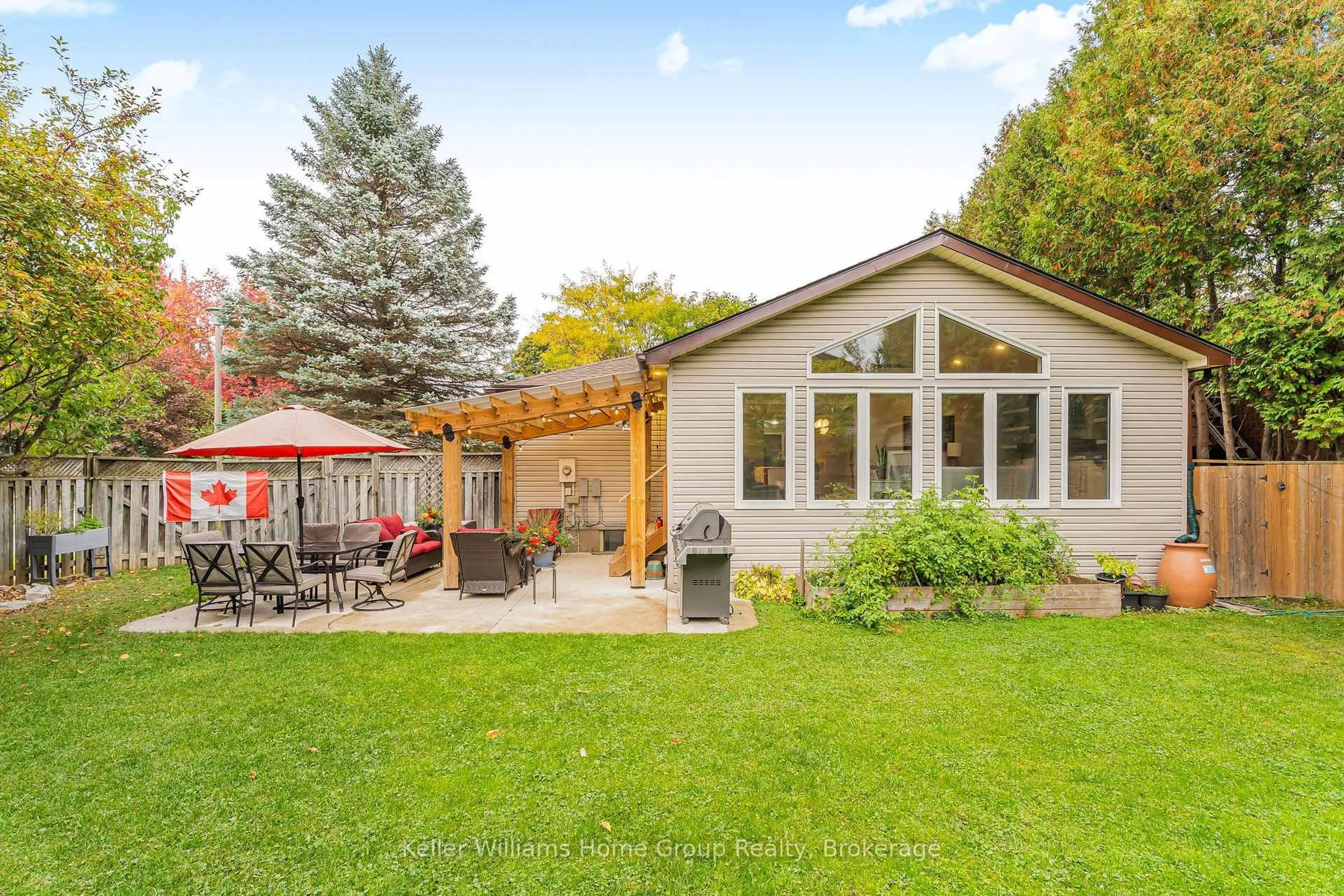 Patio, unknown for 328 Burnett Ave, Cambridge Ontario N1T 1G6