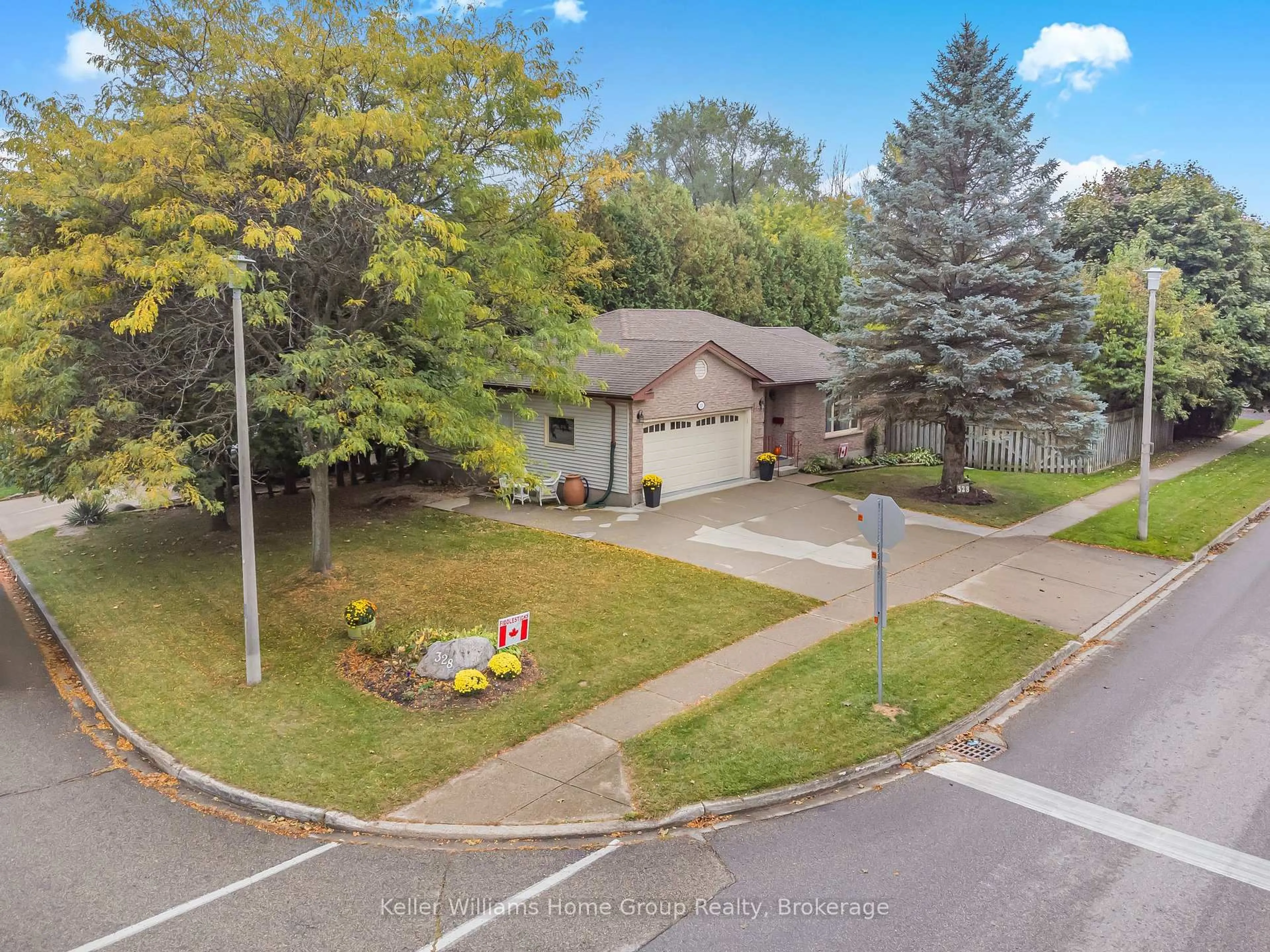 A pic from outside/outdoor area/front of a property/back of a property/a pic from drone, street for 328 Burnett Ave, Cambridge Ontario N1T 1G6