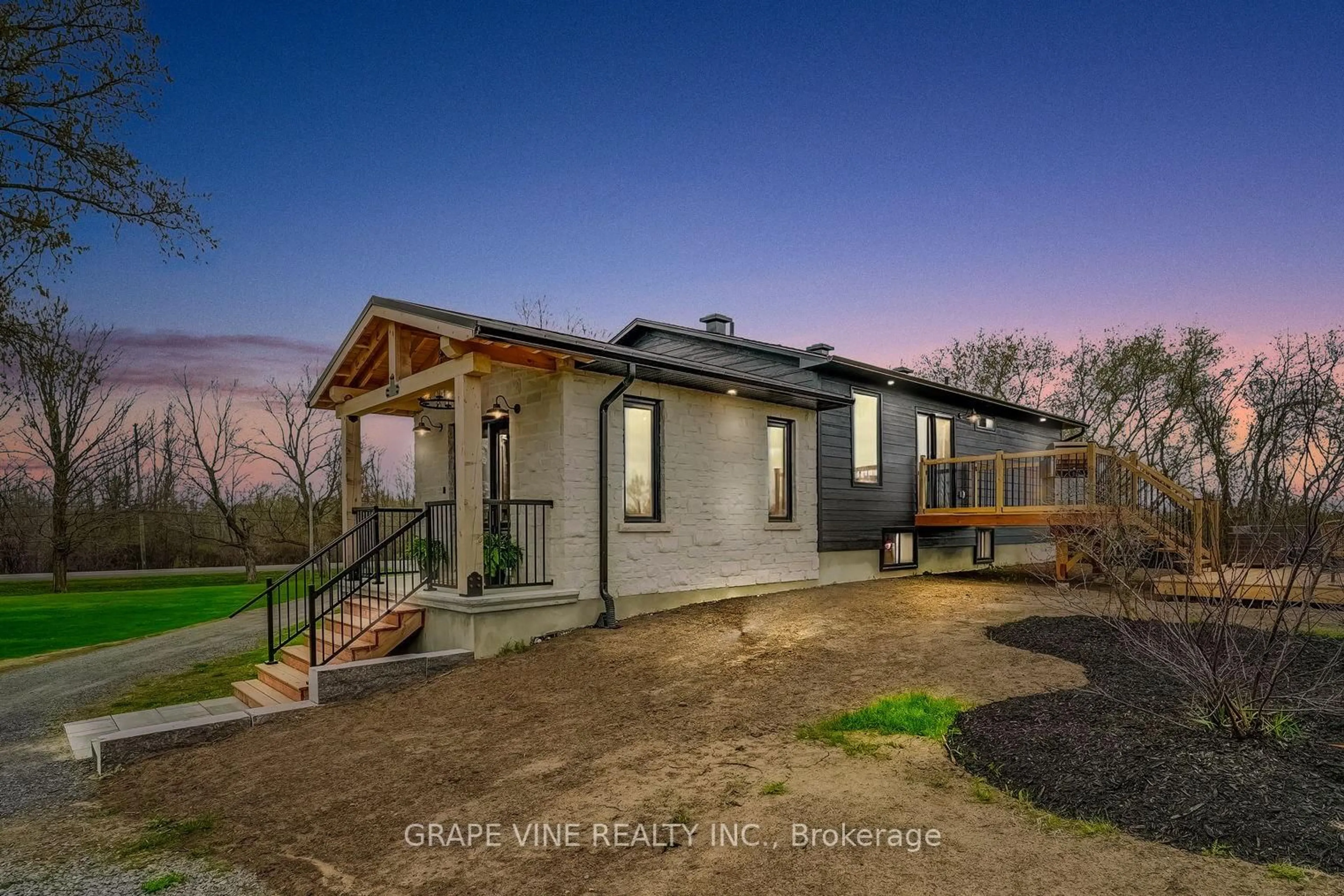 Home with vinyl exterior material, unknown for 1671 County RD 43 Rd, North Grenville Ontario K0G 1G0