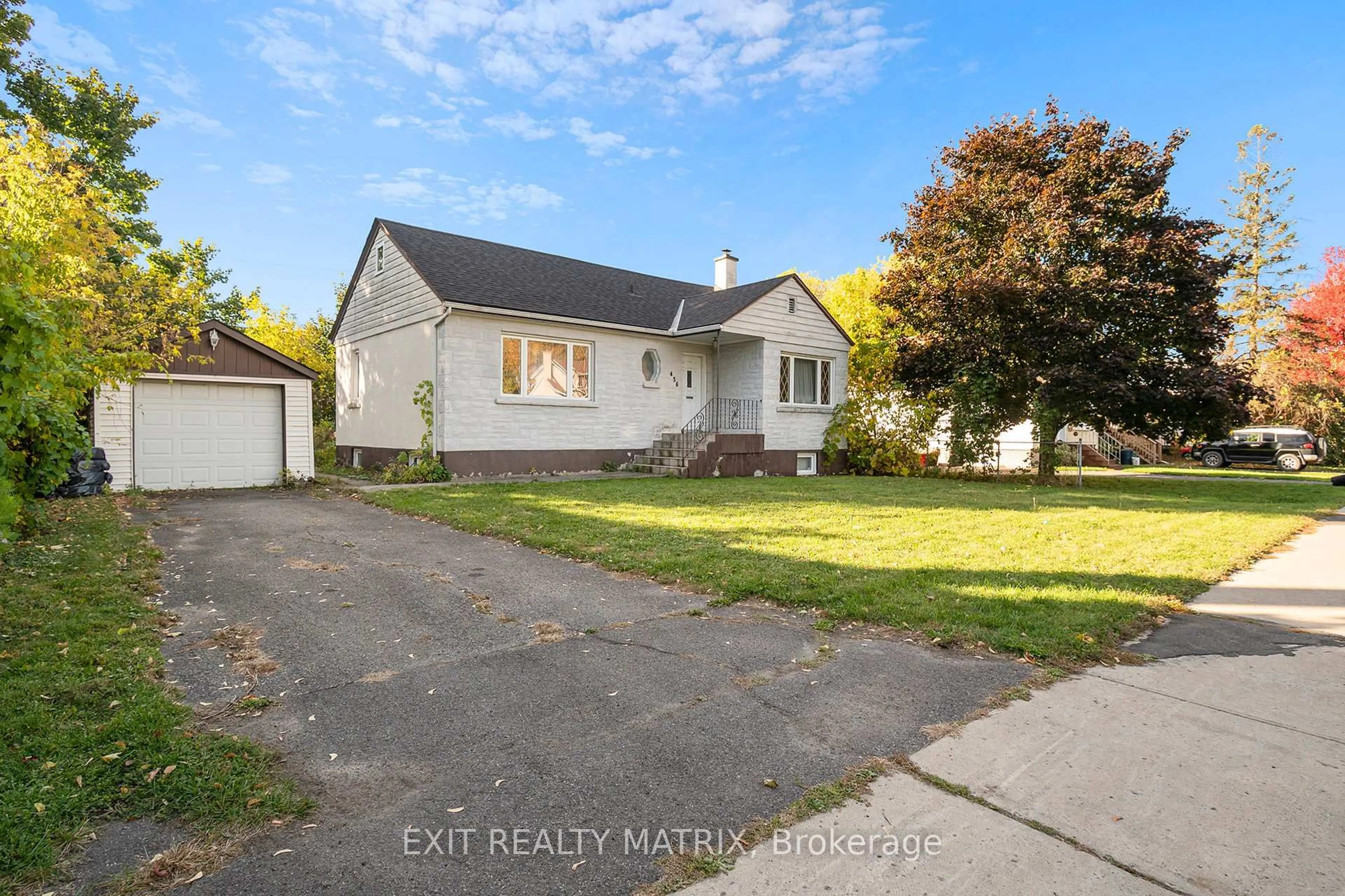 A pic from outside/outdoor area/front of a property/back of a property/a pic from drone, street for 436 Blake Blvd, Ottawa Ontario K1K 1B1