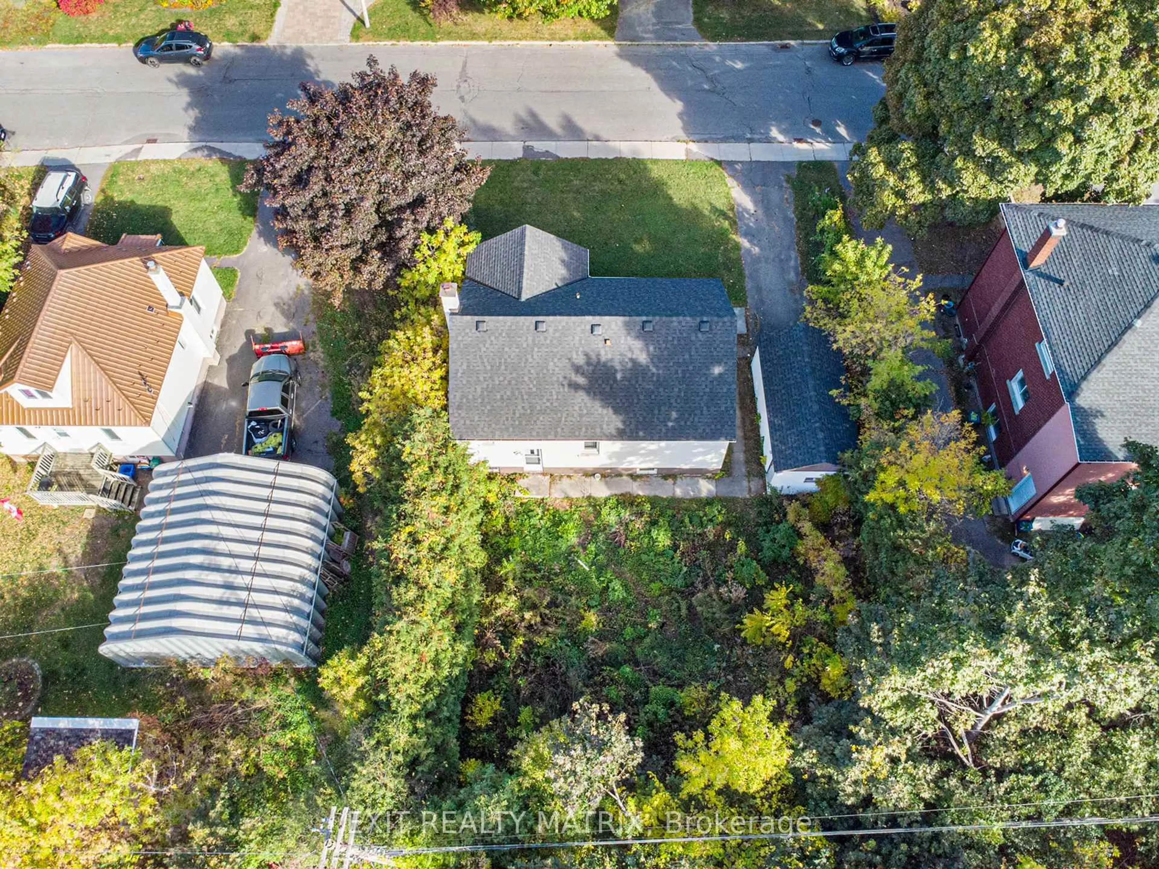 A pic from outside/outdoor area/front of a property/back of a property/a pic from drone, street for 436 Blake Blvd, Ottawa Ontario K1K 1B1