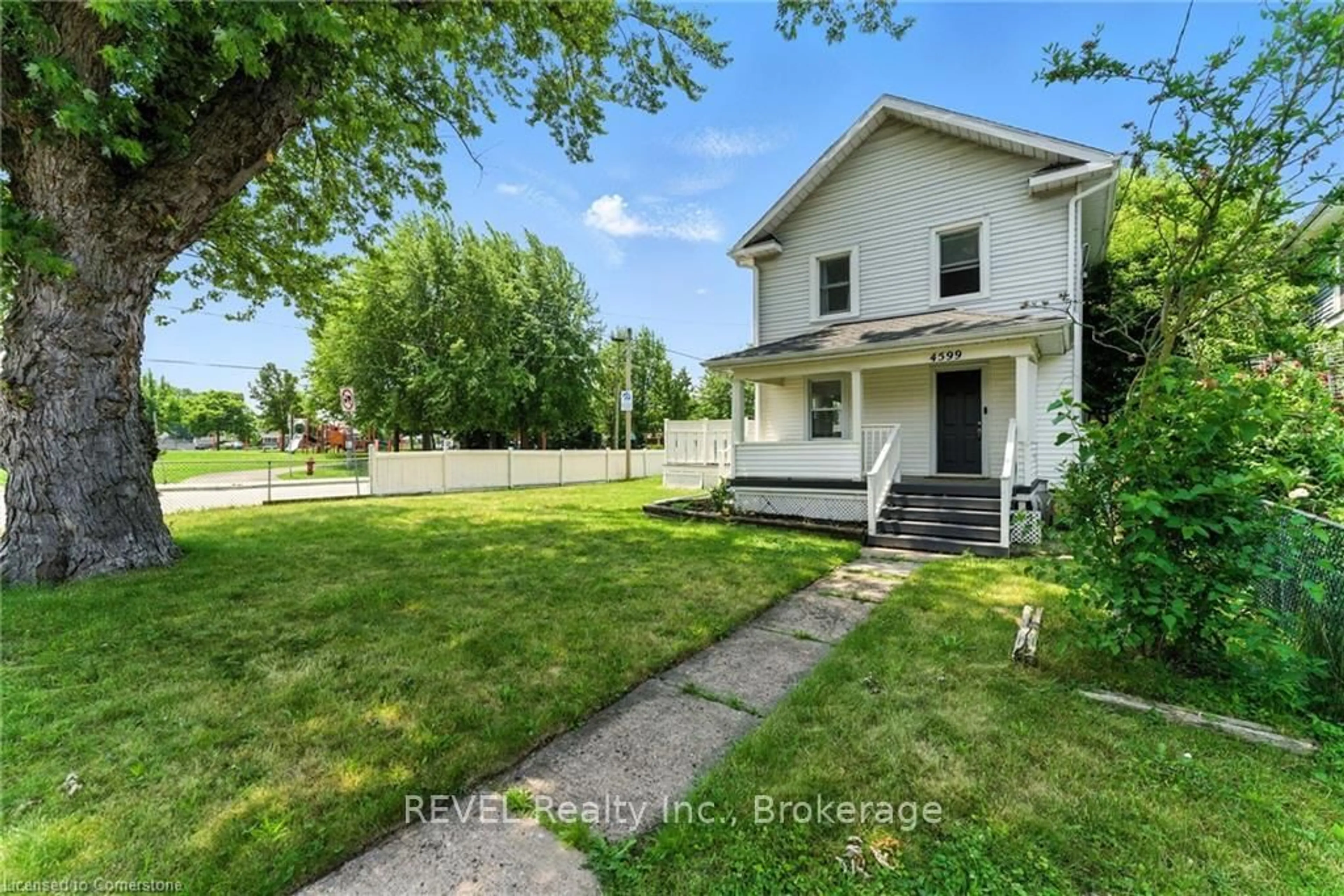 A pic from outside/outdoor area/front of a property/back of a property/a pic from drone, street for 4599 Fourth Ave, Niagara Falls Ontario L2E 4N5
