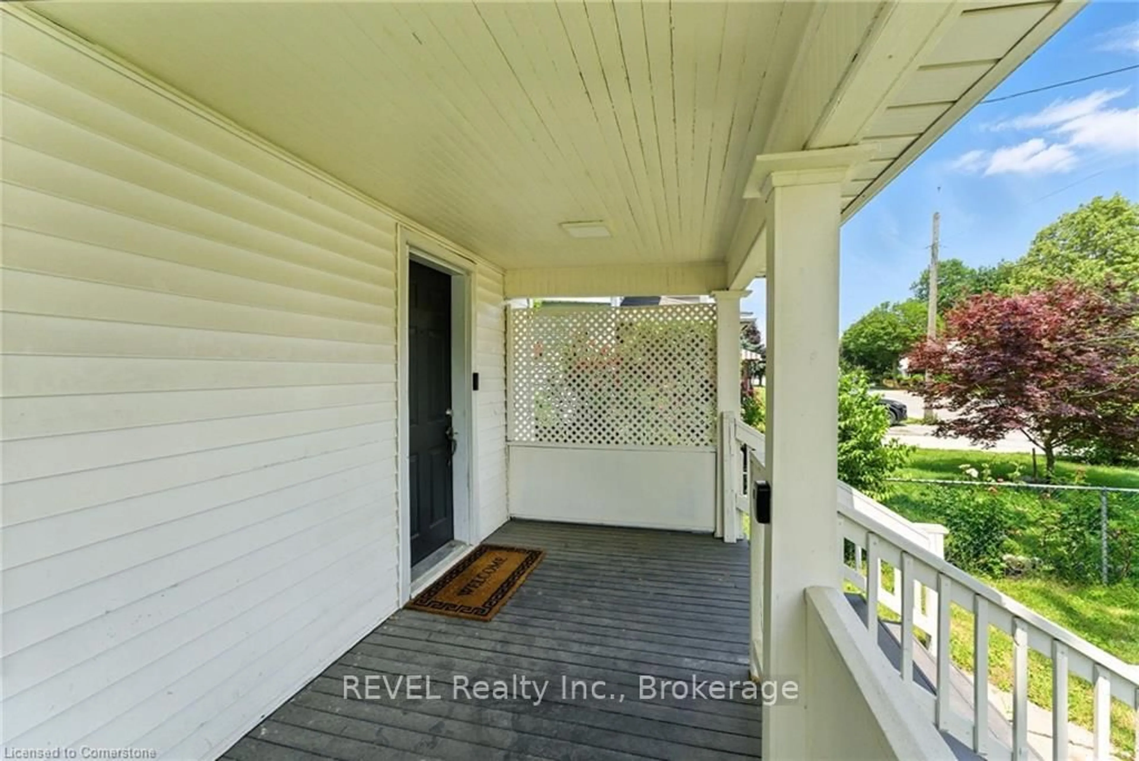 Indoor entryway for 4599 Fourth Ave, Niagara Falls Ontario L2E 4N5