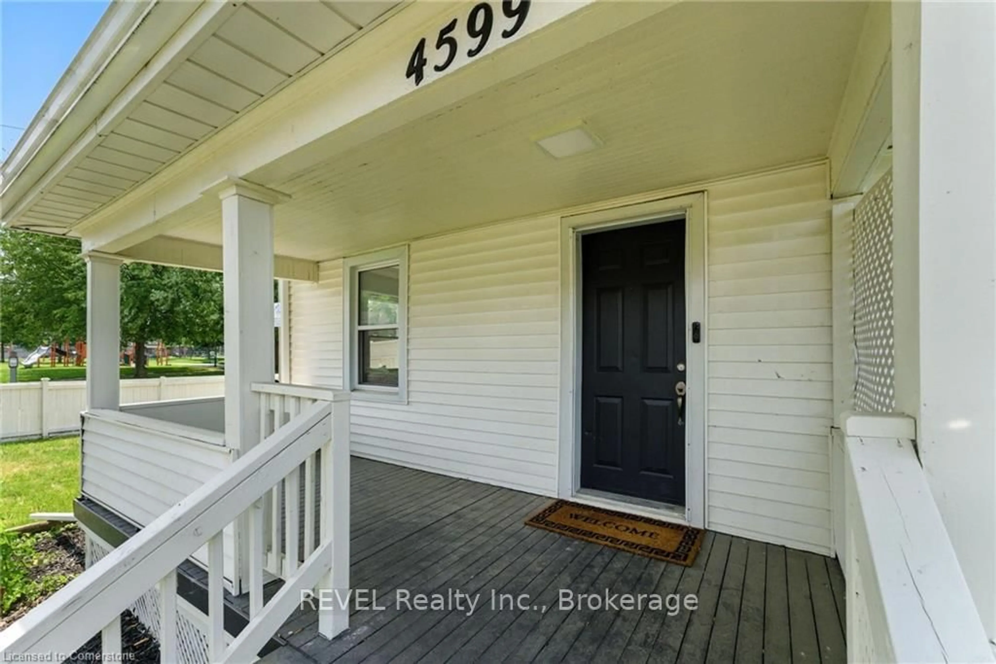 Indoor entryway for 4599 Fourth Ave, Niagara Falls Ontario L2E 4N5