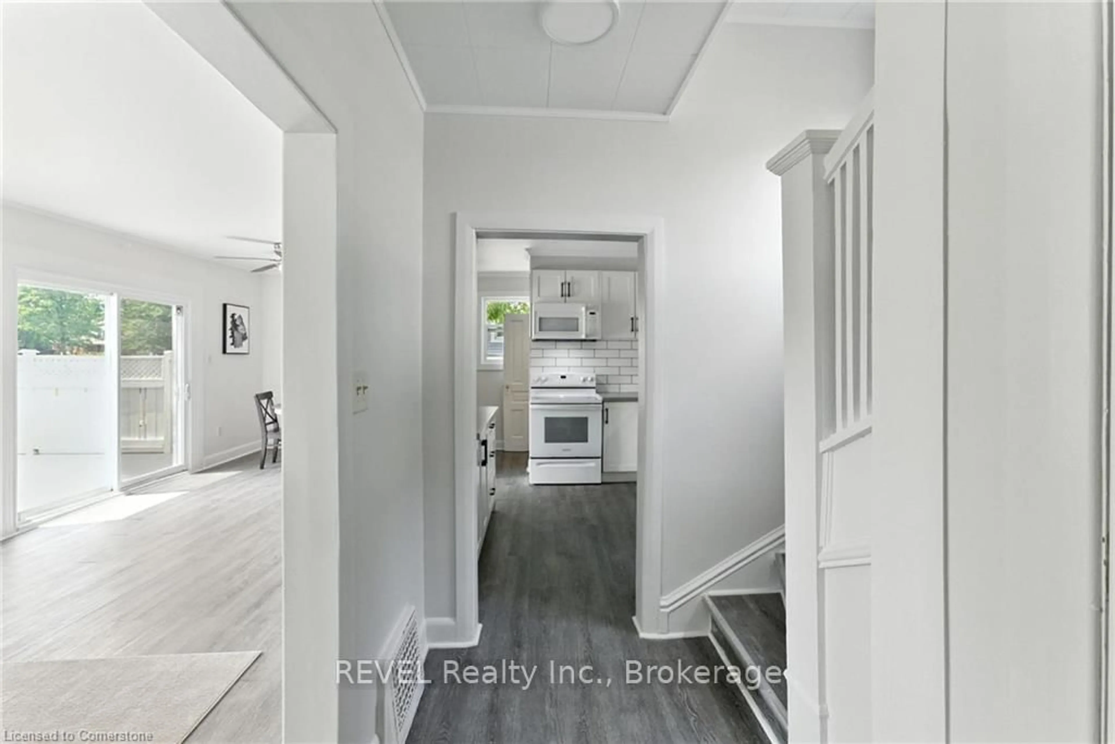Indoor entryway for 4599 Fourth Ave, Niagara Falls Ontario L2E 4N5