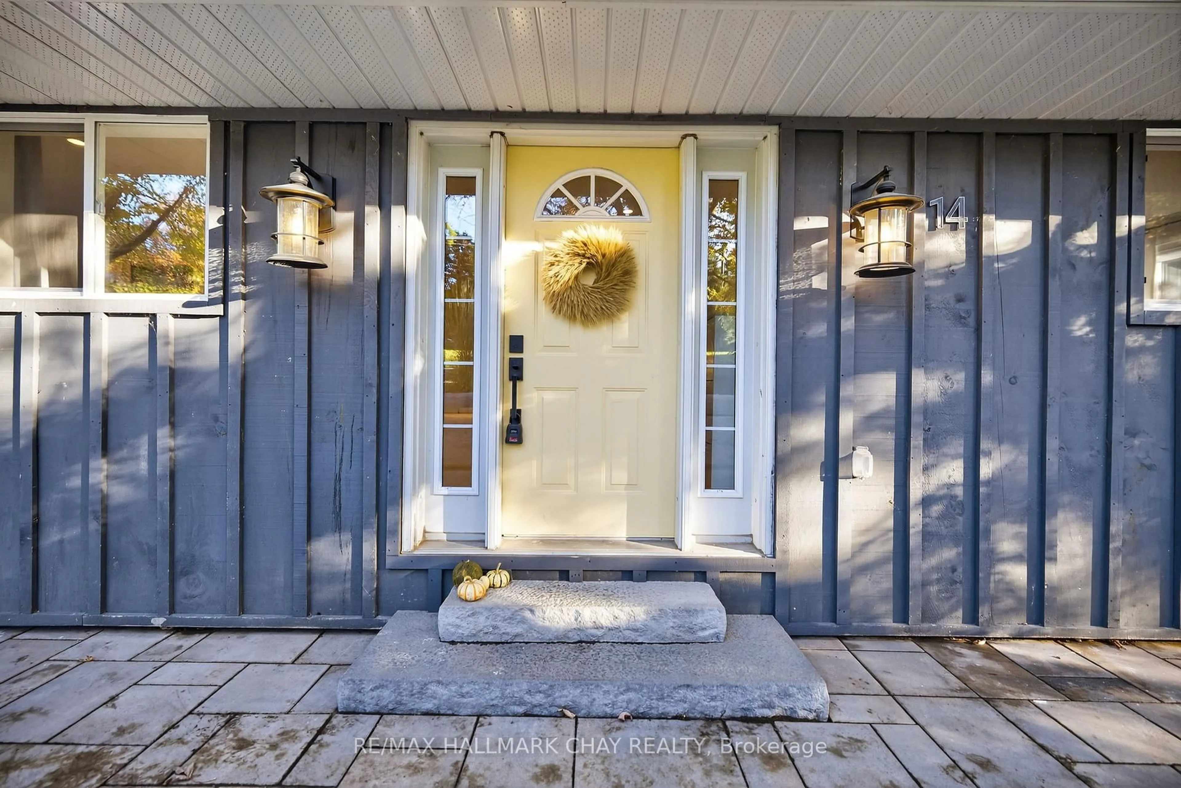 Indoor entryway for 14 Dean Rd, Mulmur Ontario L0N 1S8