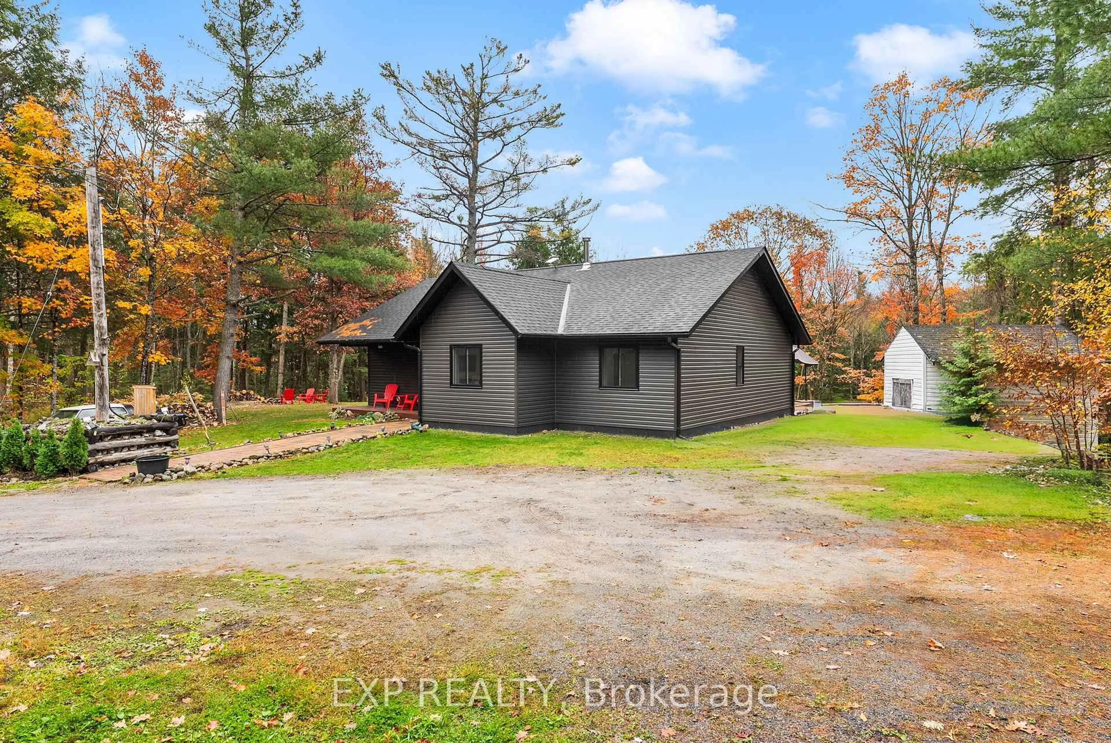 A pic from outside/outdoor area/front of a property/back of a property/a pic from drone, unknown for 1698 Reay Rd, Bracebridge Ontario P1P 1R3