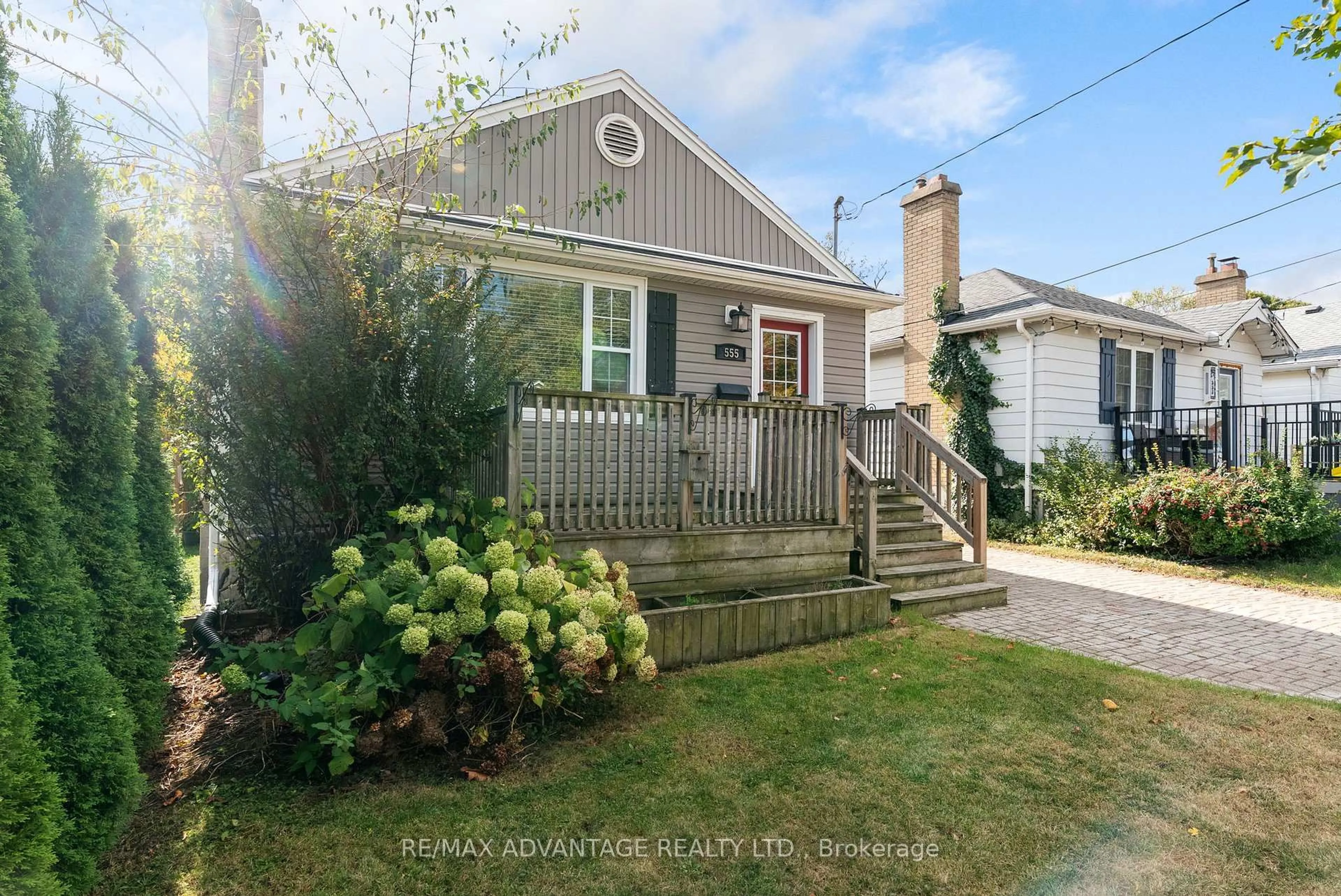 A pic from outside/outdoor area/front of a property/back of a property/a pic from drone, street for 555 Chester St, London South Ontario N6C 2K1