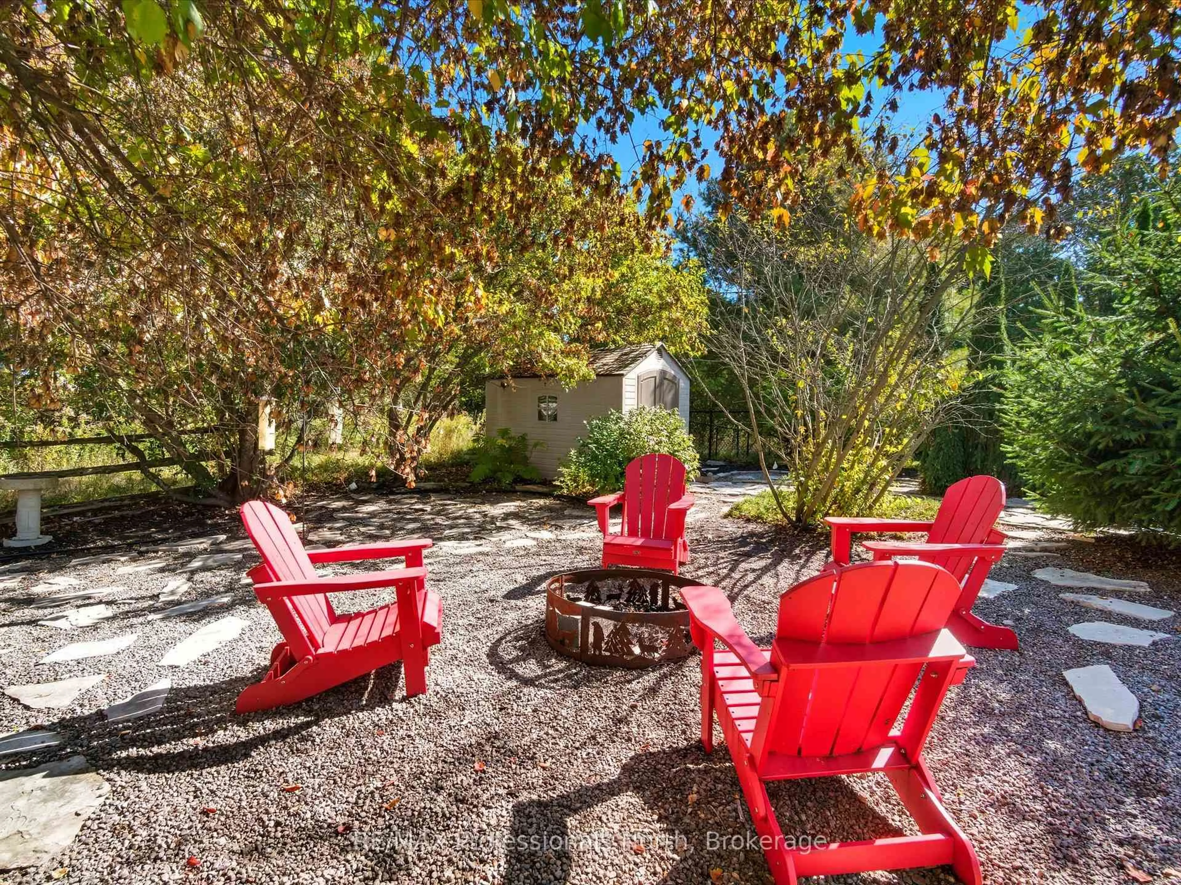 Patio, forest/trees view for 17 KEALL Cres, Bracebridge Ontario P1L 1Y4