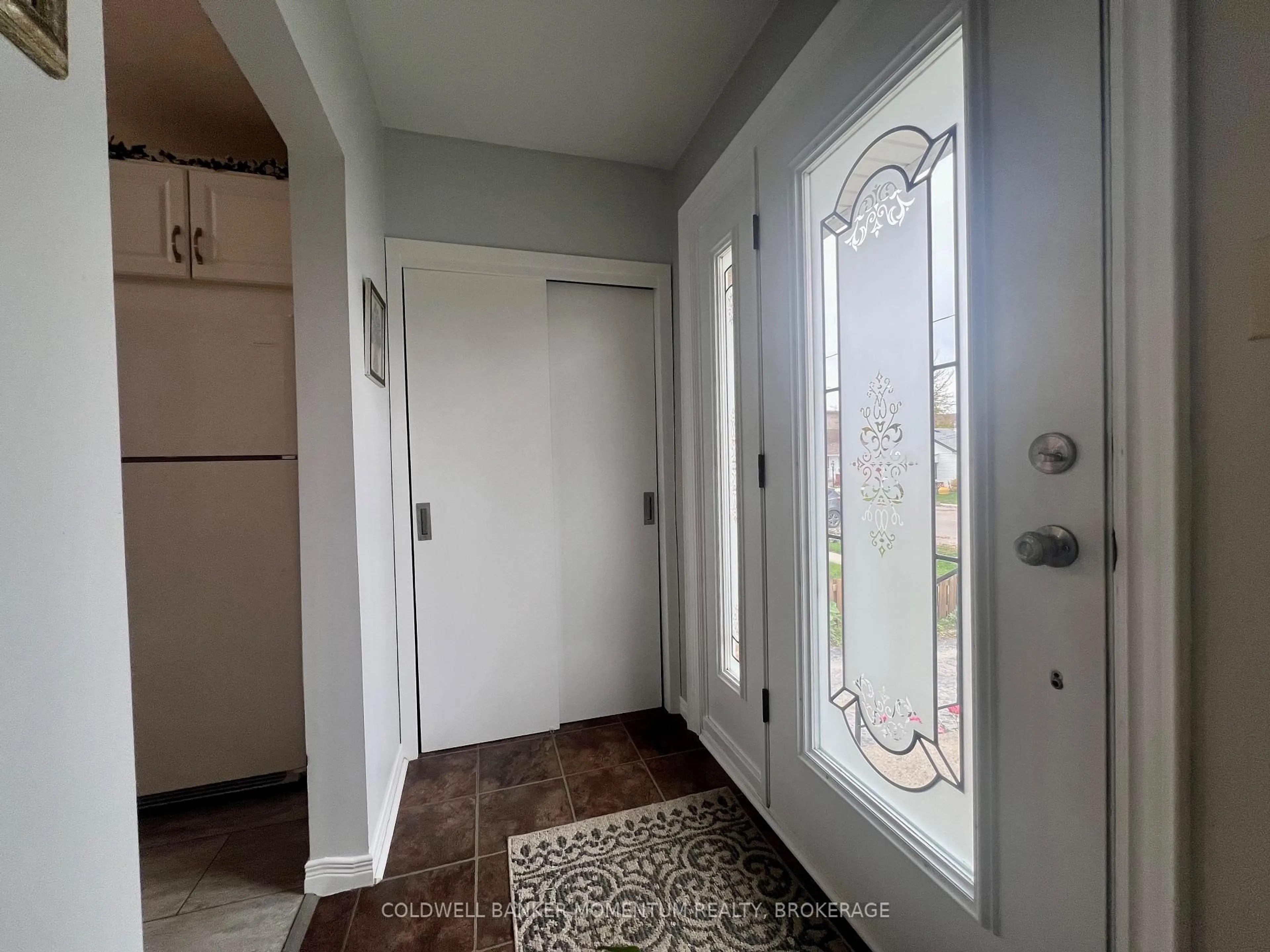 Indoor entryway for 17 1/2 Whitworth St, St. Catharines Ontario L2S 1G5