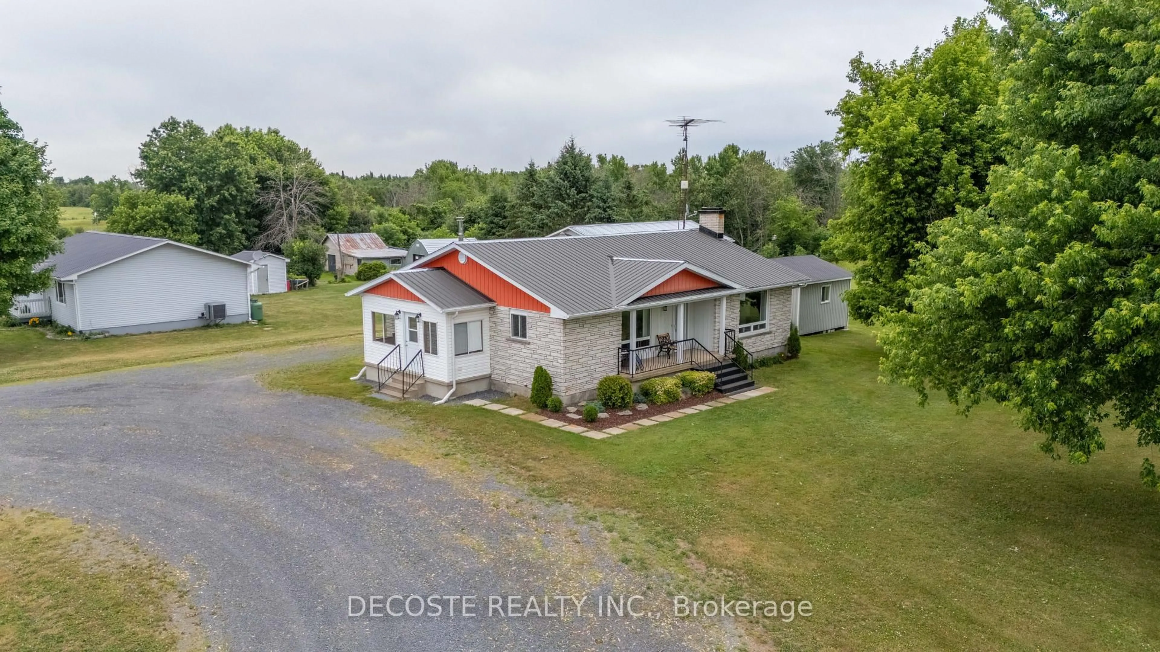 A pic from outside/outdoor area/front of a property/back of a property/a pic from drone, building for 20330 Lochiel Rd, North Glengarry Ontario K0C 1A0