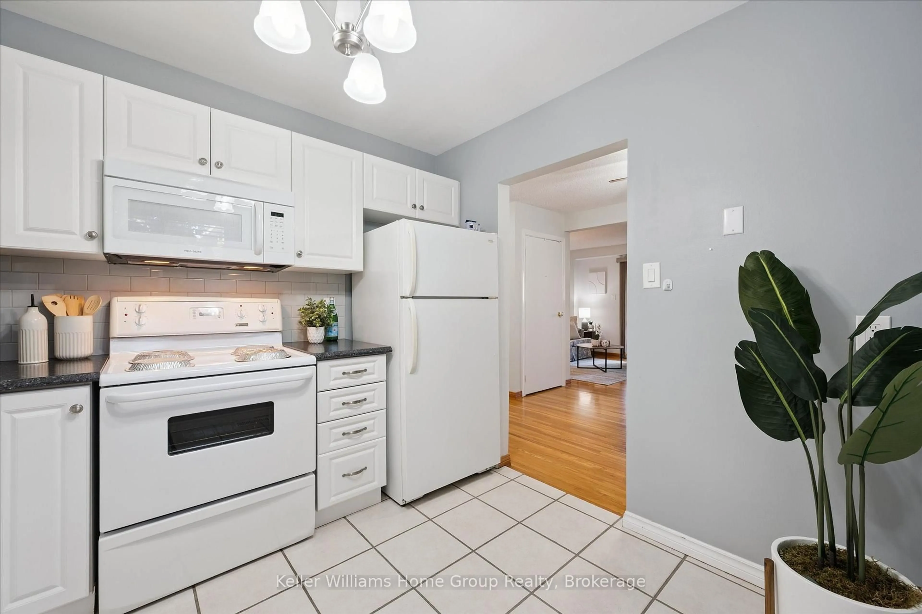 Standard kitchen, unknown for 201 Silvercreek Pkwy #39, Guelph Ontario N1H 3T4