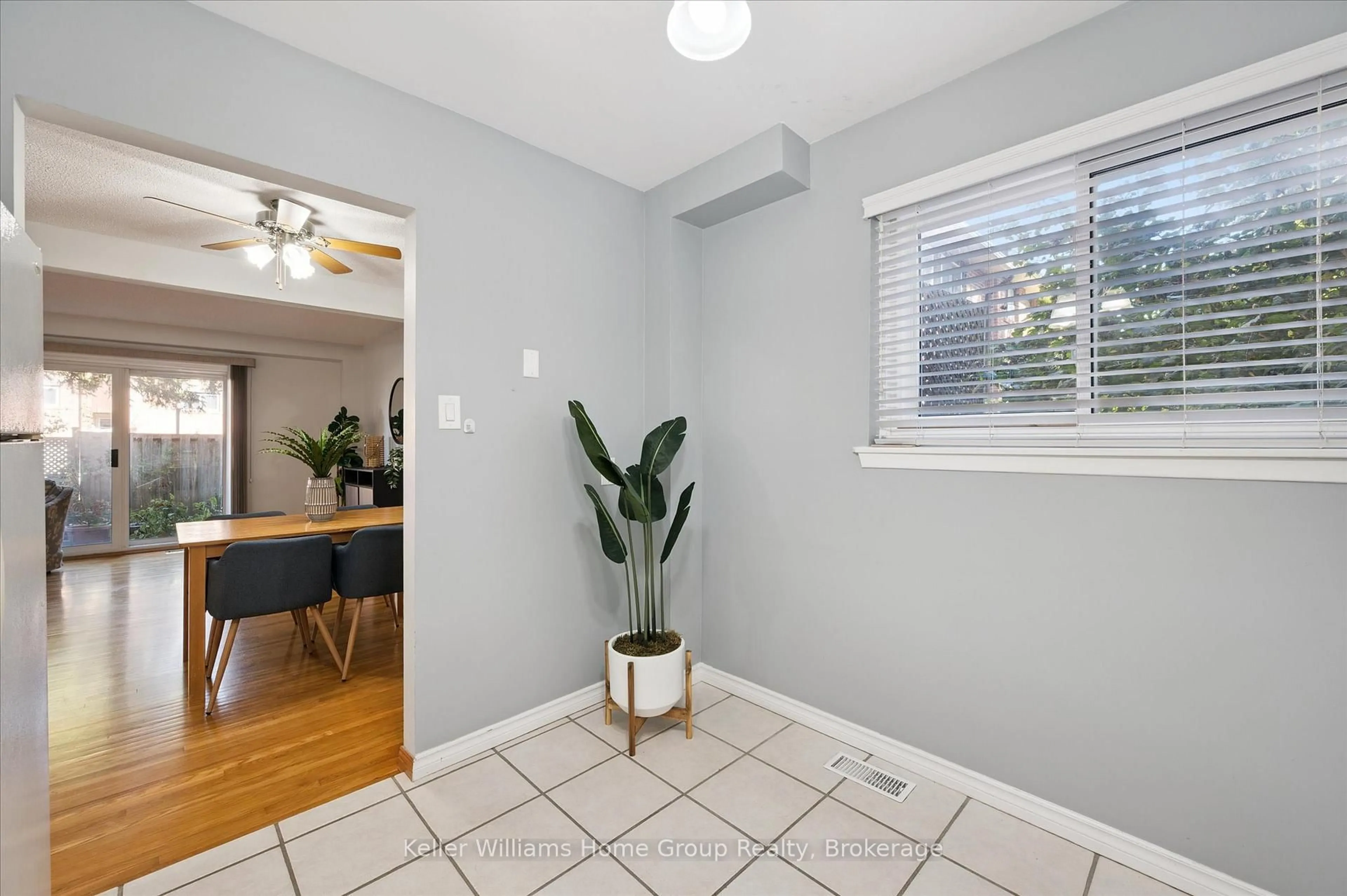 Indoor entryway for 201 Silvercreek Pkwy #39, Guelph Ontario N1H 3T4