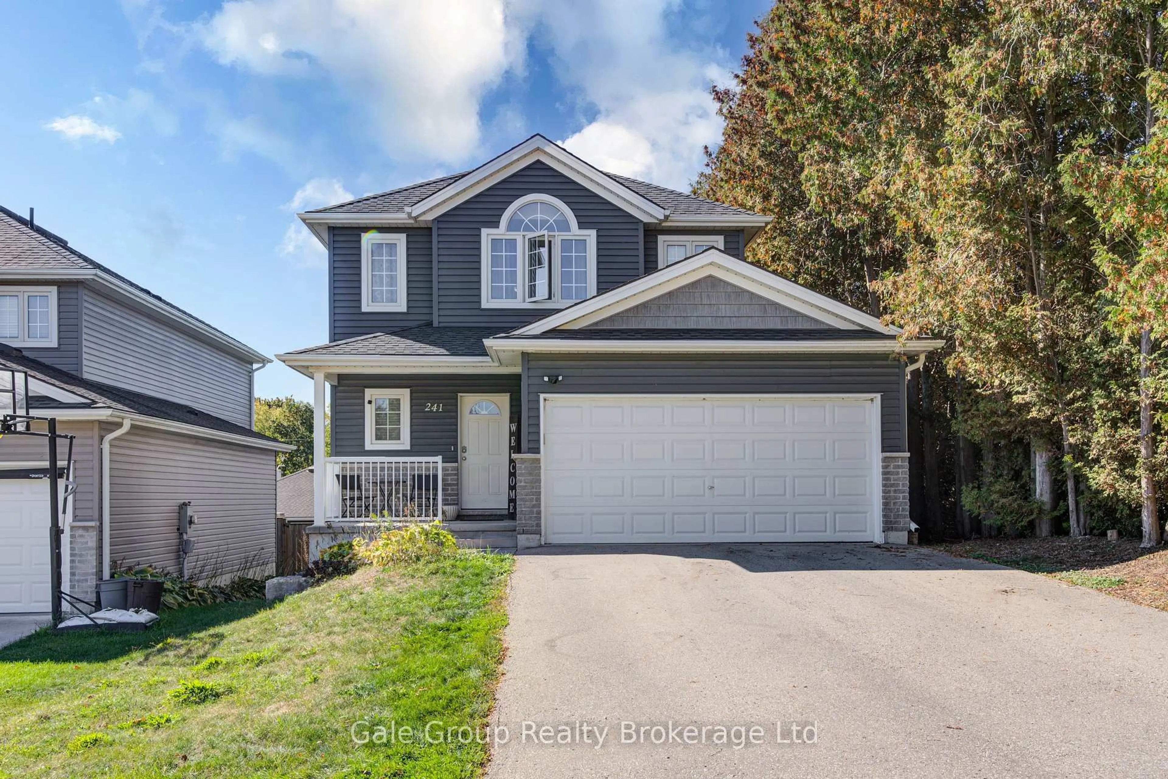 Home with vinyl exterior material, street for 241 Florence Ave, Ingersoll Ontario N5C 3Y8