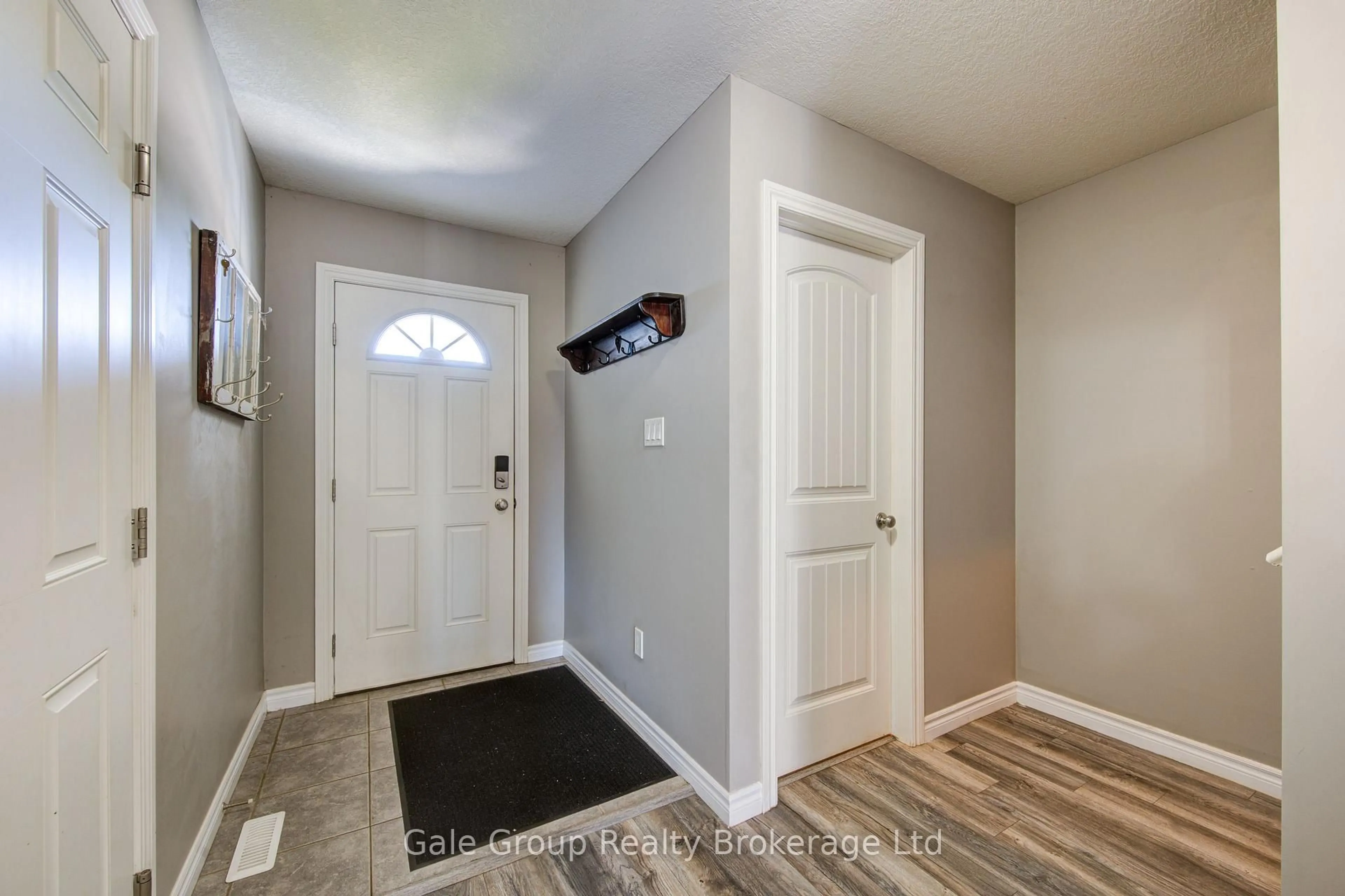 Indoor entryway for 241 Florence Ave, Ingersoll Ontario N5C 3Y8