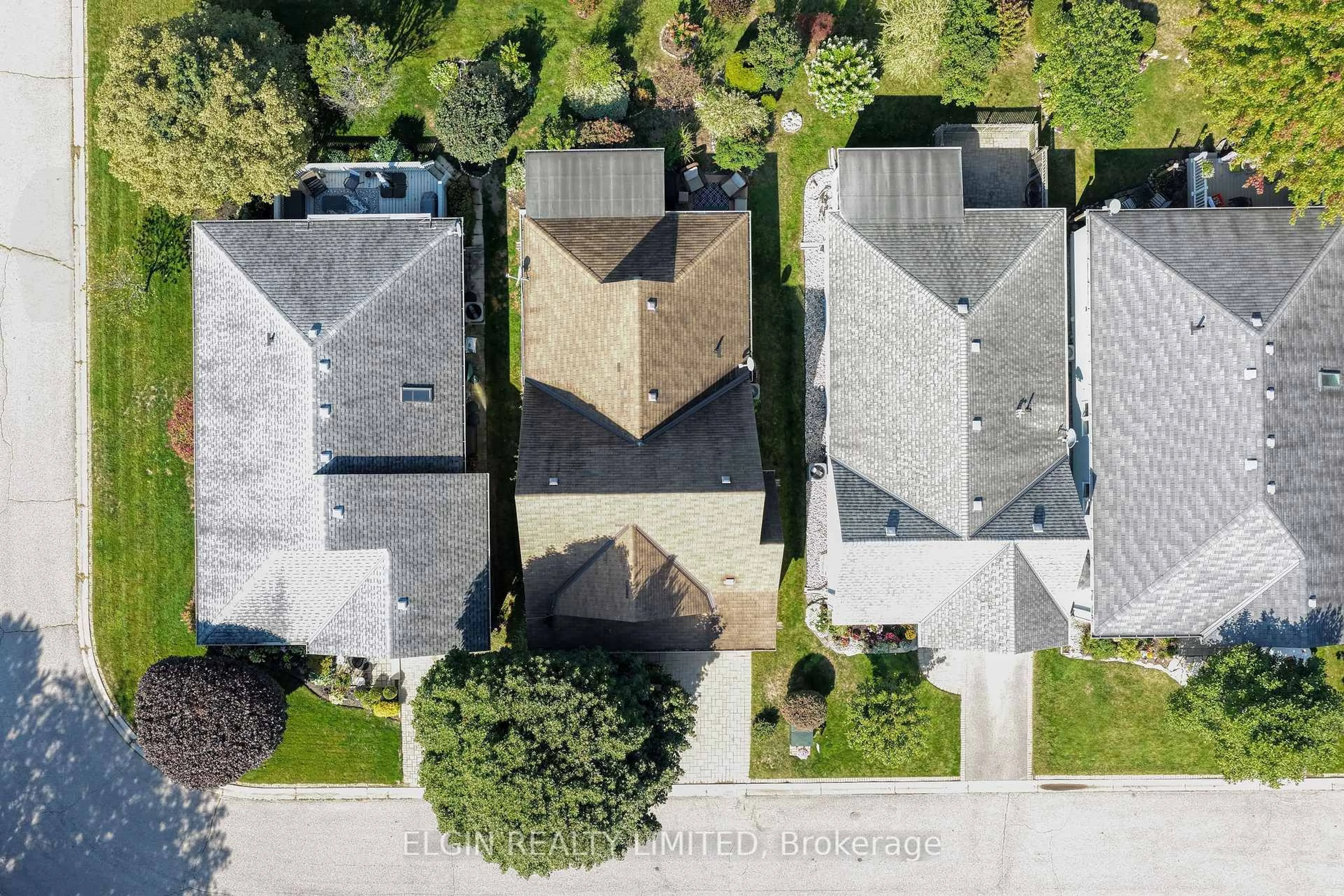 A pic from outside/outdoor area/front of a property/back of a property/a pic from drone, street for 59 Wilkins Cres, Tillsonburg Ontario N4G 5M5