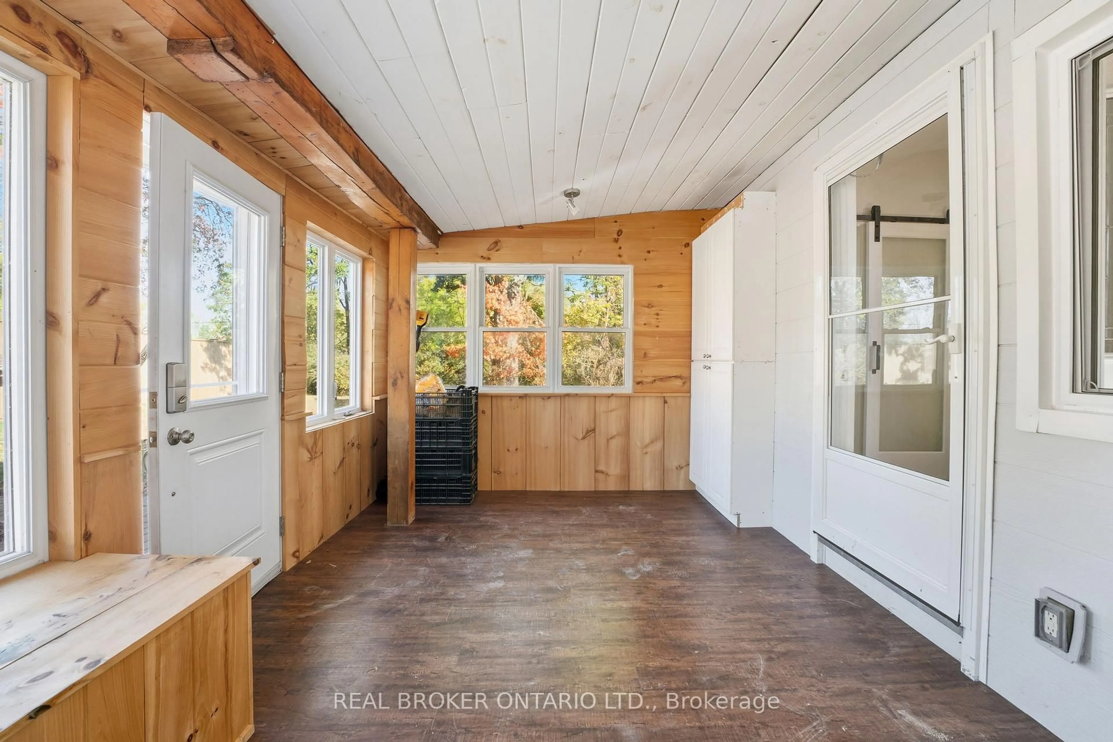 Indoor entryway for 11683 Springfield Rd, Malahide Ontario N0L 2J0