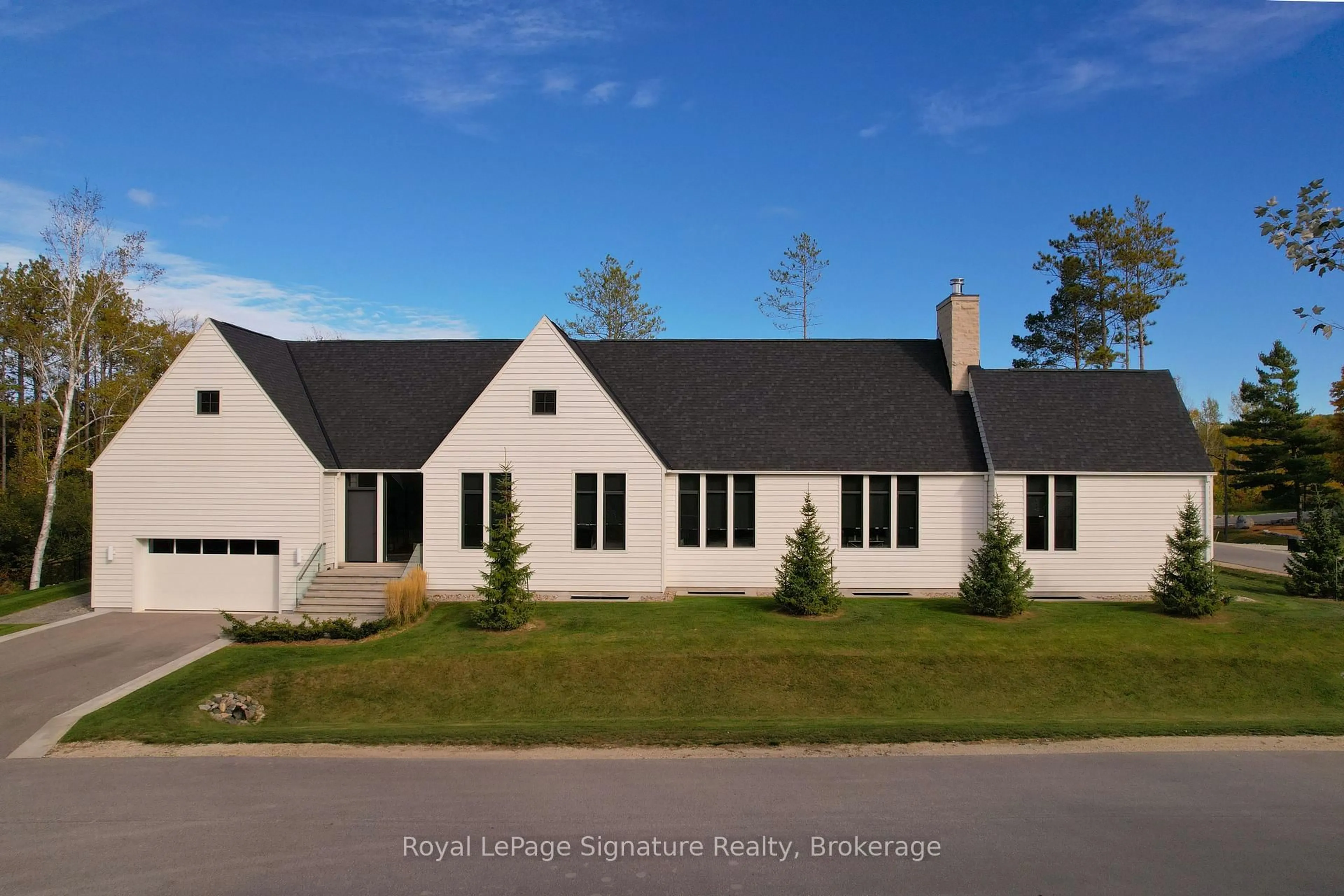 Home with vinyl exterior material, building for 101 Deer Lane, Blue Mountains Ontario N0H 1J0