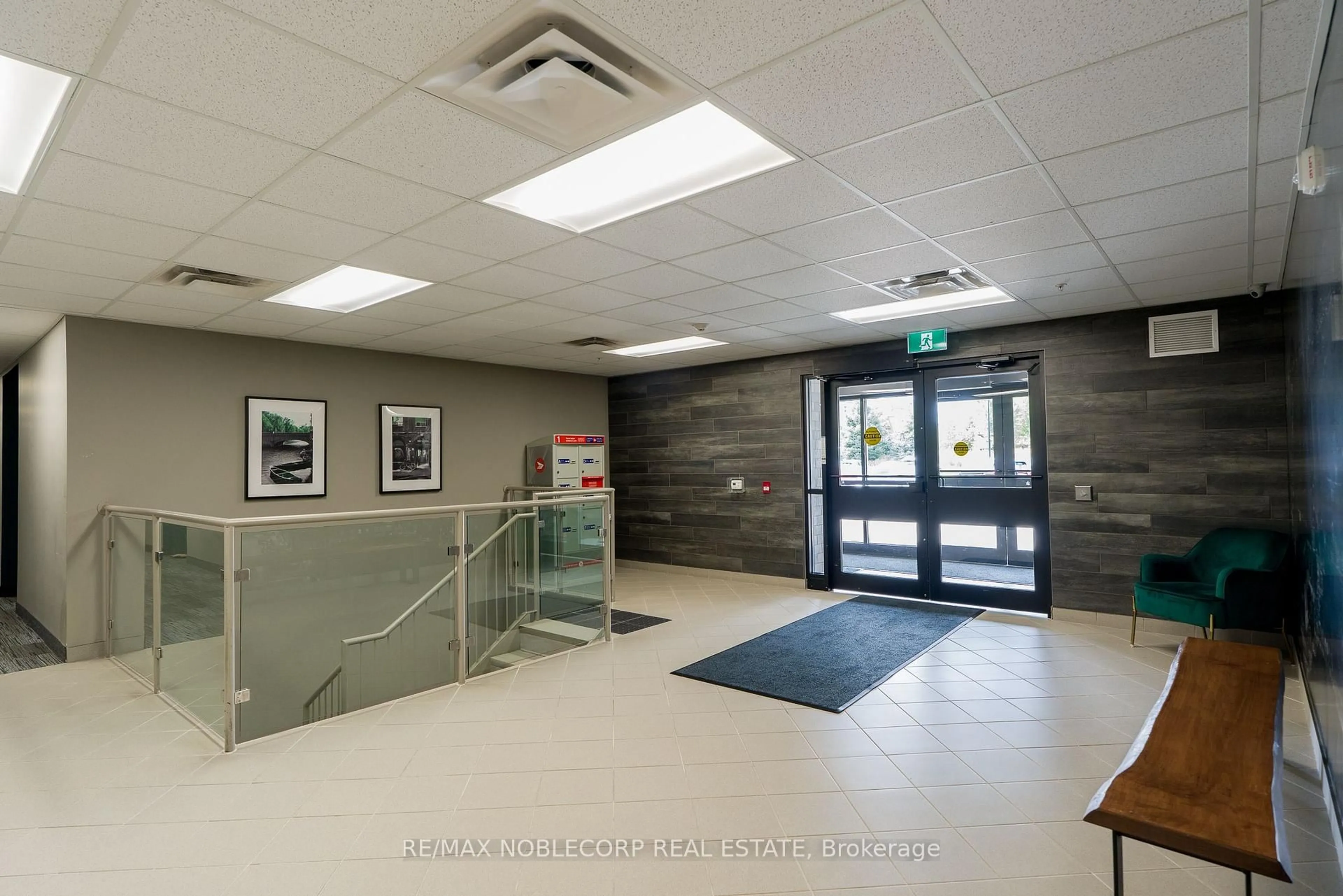 Indoor foyer for 7 Kay Cres #504, Guelph Ontario N1L 0P9
