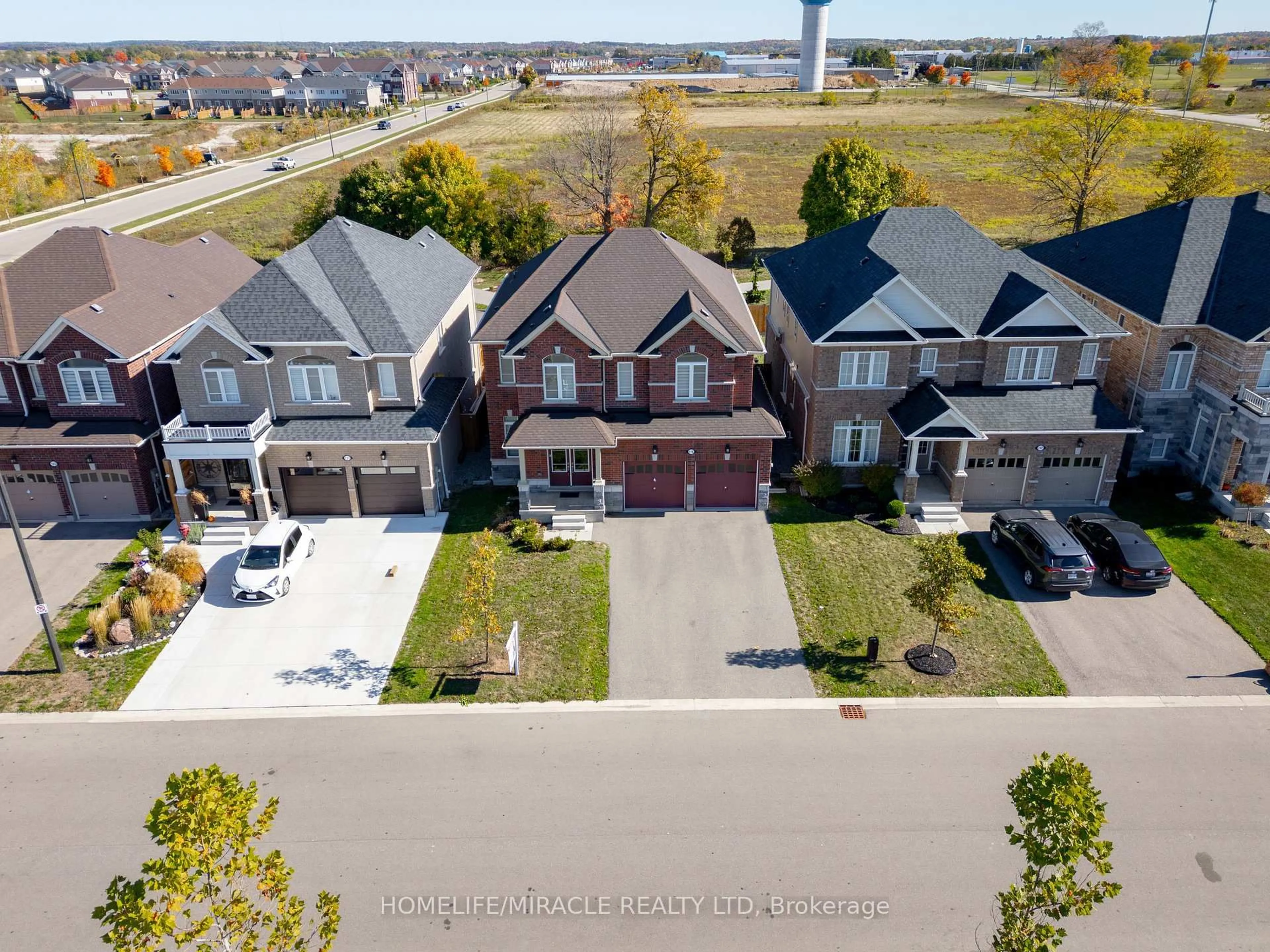 A pic from outside/outdoor area/front of a property/back of a property/a pic from drone, street for 119 Oak Ave, Brant Ontario N3L 0J6