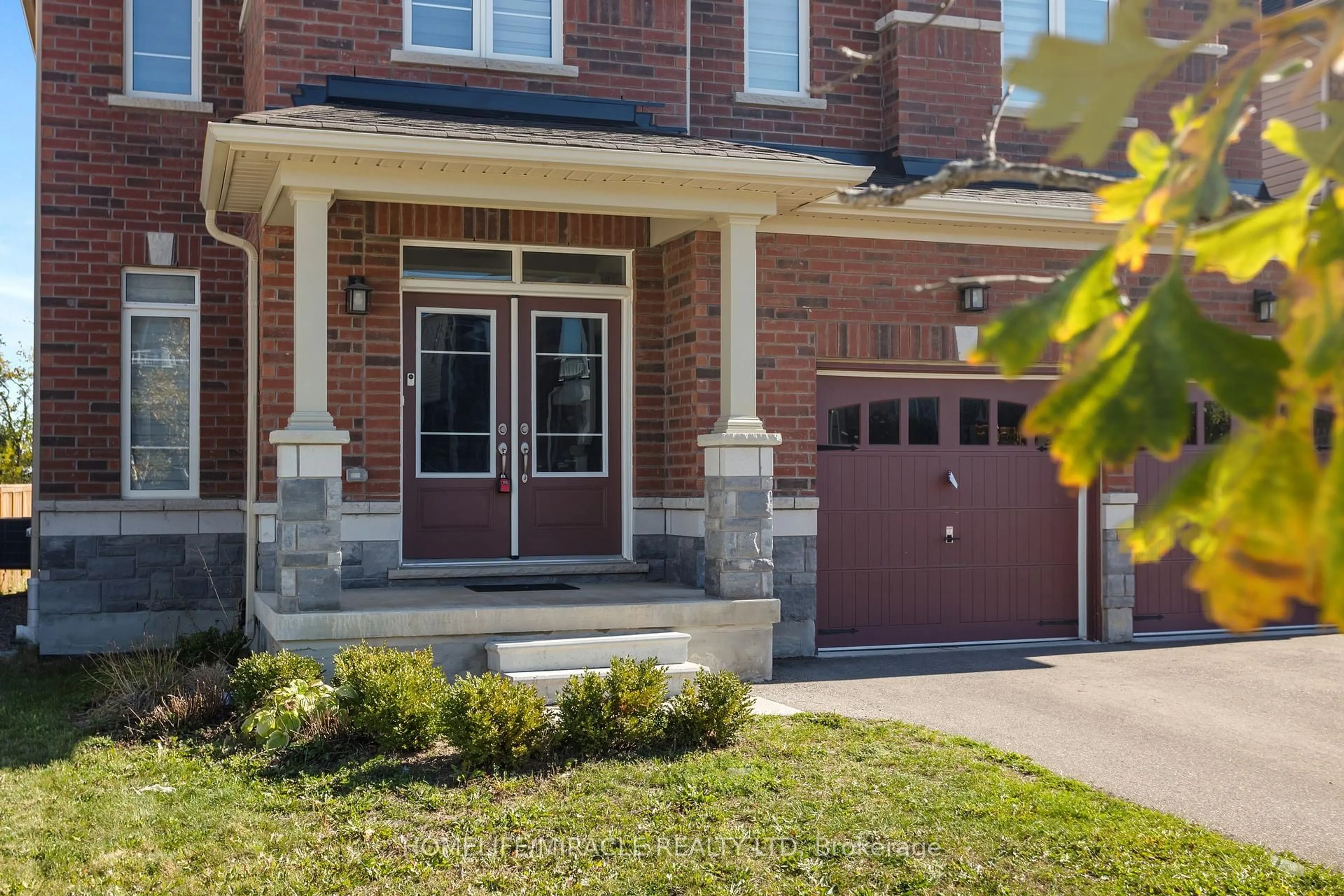 Home with brick exterior material, street for 119 Oak Ave, Brant Ontario N3L 0J6