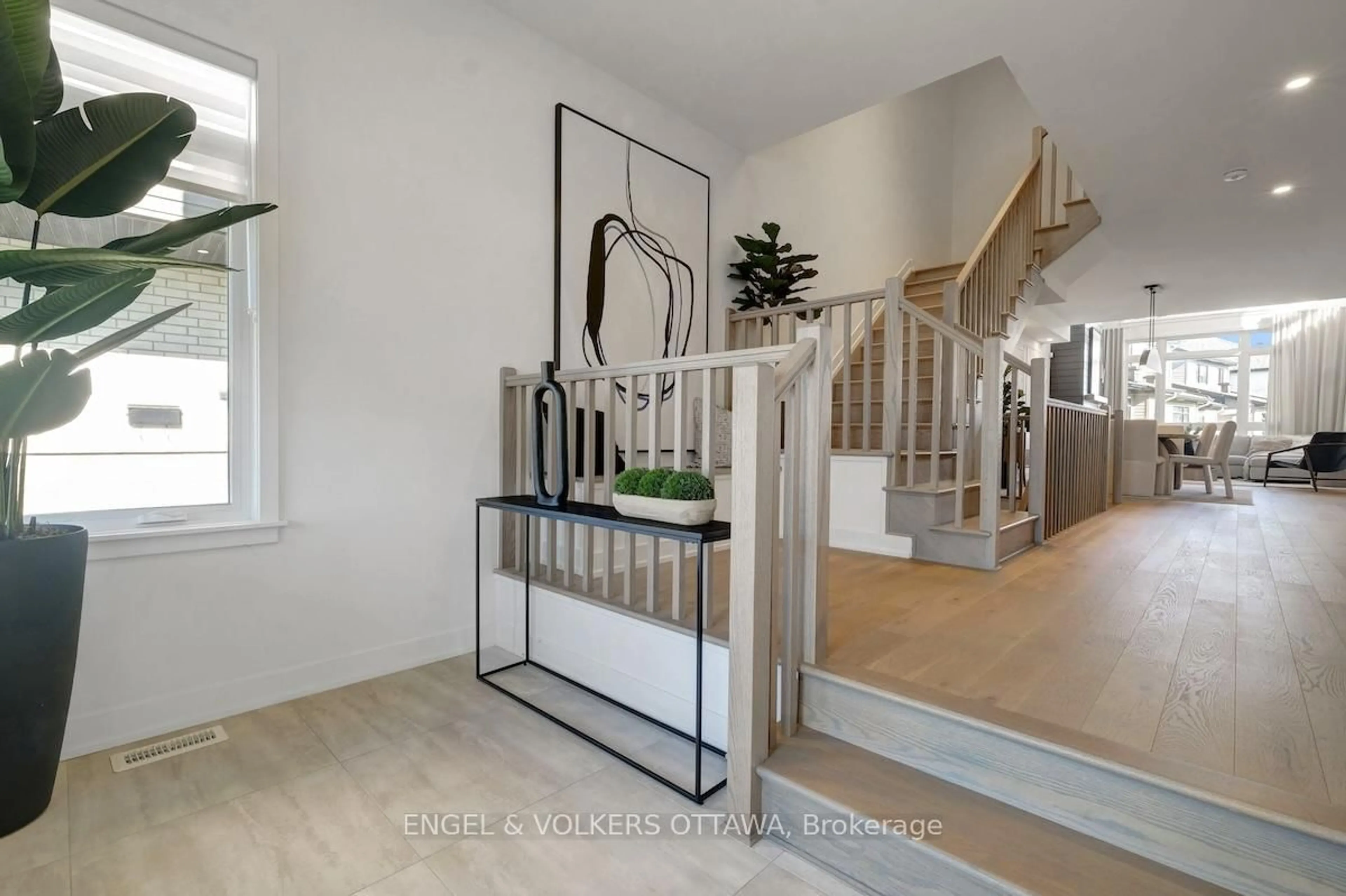 Indoor entryway for 2006 Allegrini Terr, Ottawa Ontario K2S 2S7