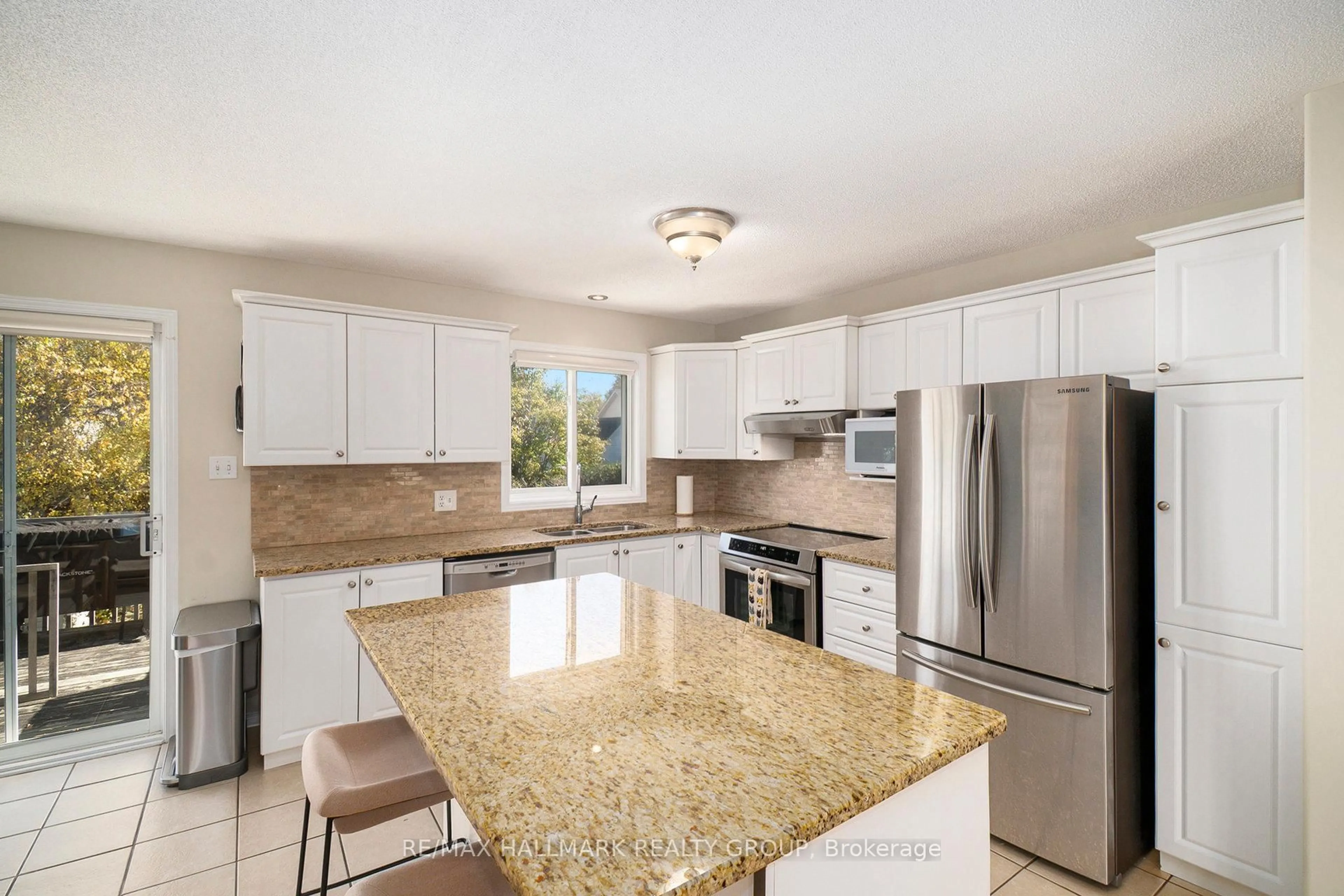 Open concept kitchen, ceramic/tile floor for 849 Laval St, Casselman Ontario K0A 1M0