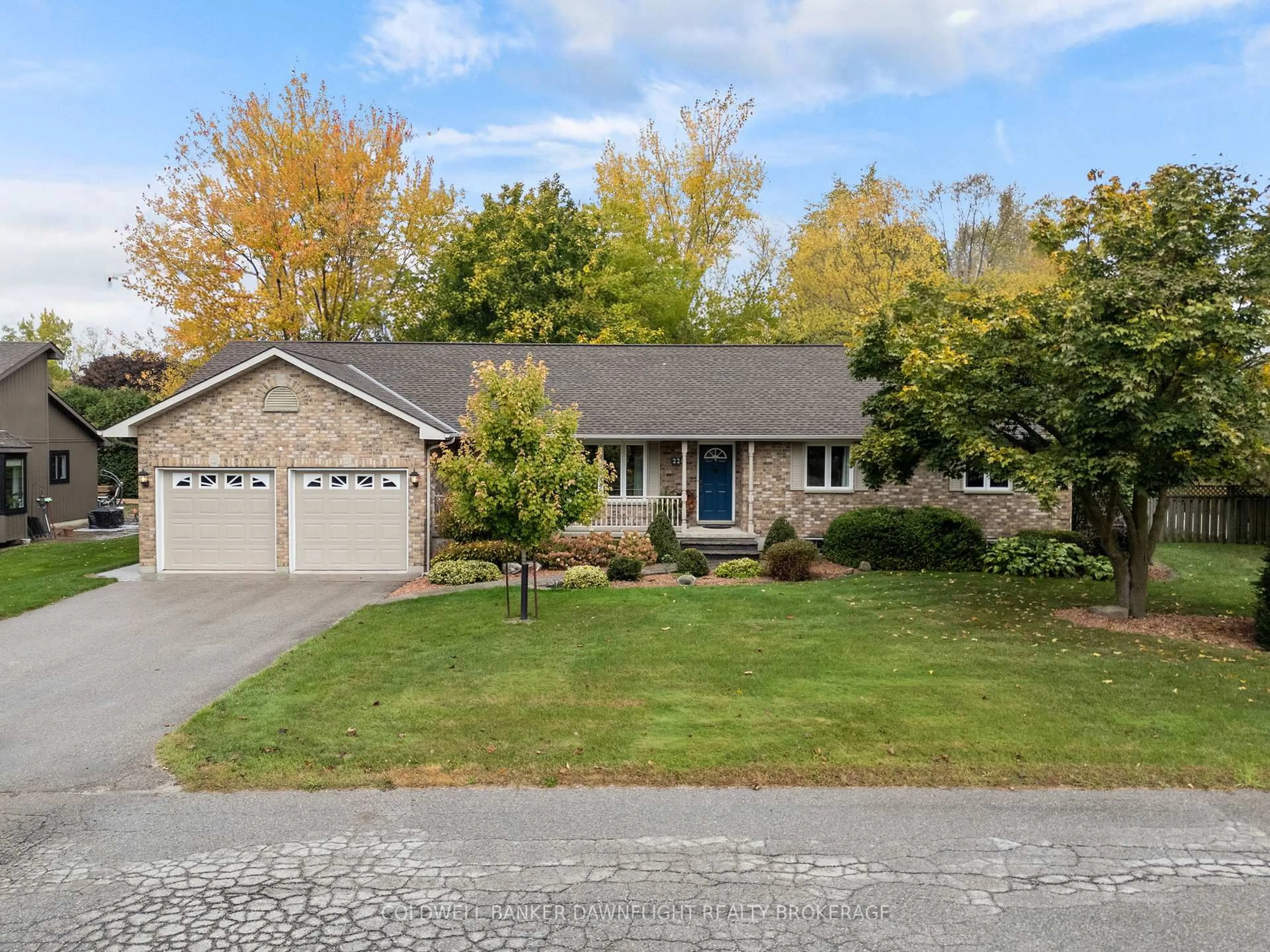 A pic from outside/outdoor area/front of a property/back of a property/a pic from drone, street for 224 Waterloo St, South Huron Ontario N0M 1S2