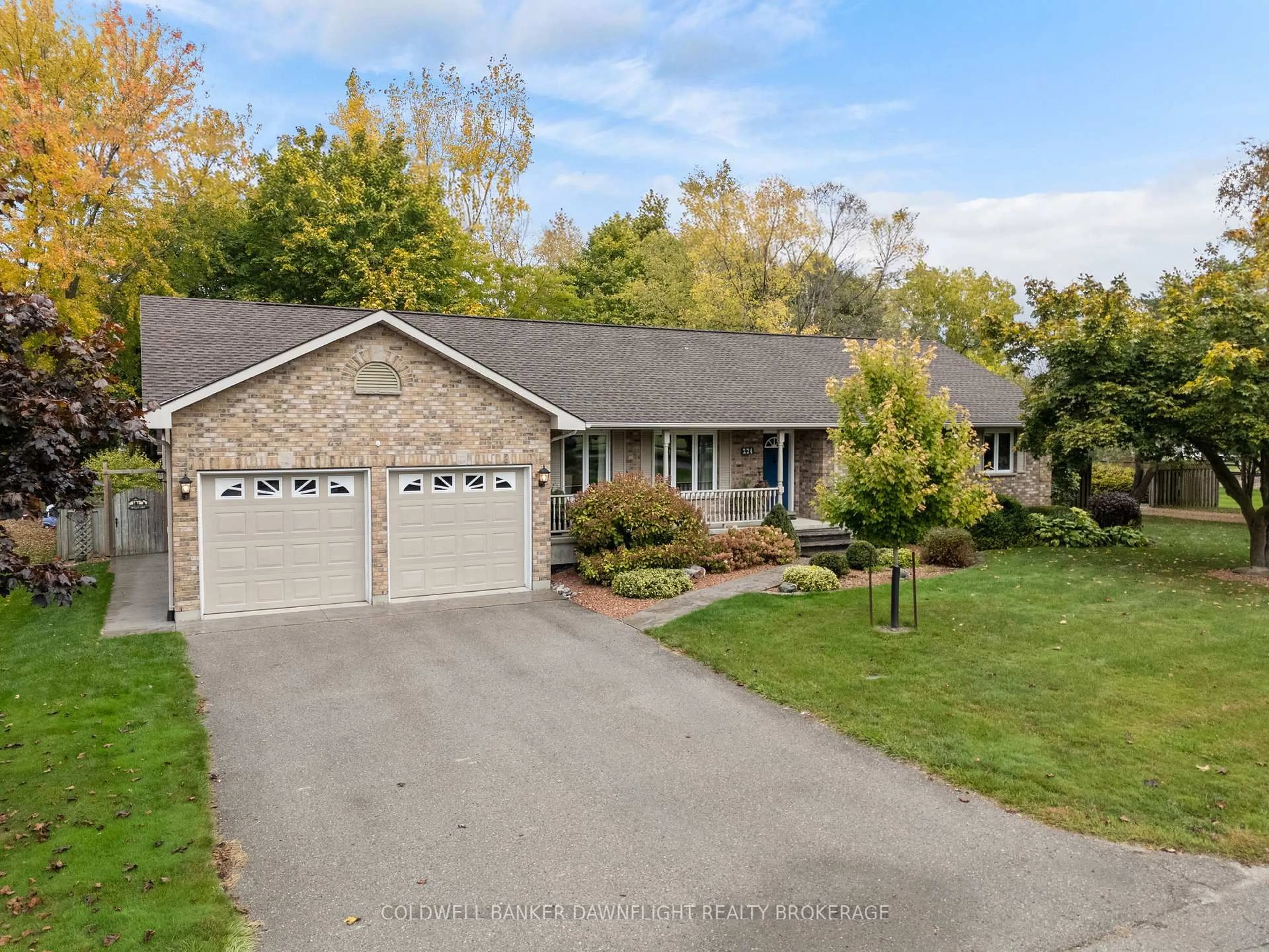 A pic from outside/outdoor area/front of a property/back of a property/a pic from drone, street for 224 Waterloo St, South Huron Ontario N0M 1S2