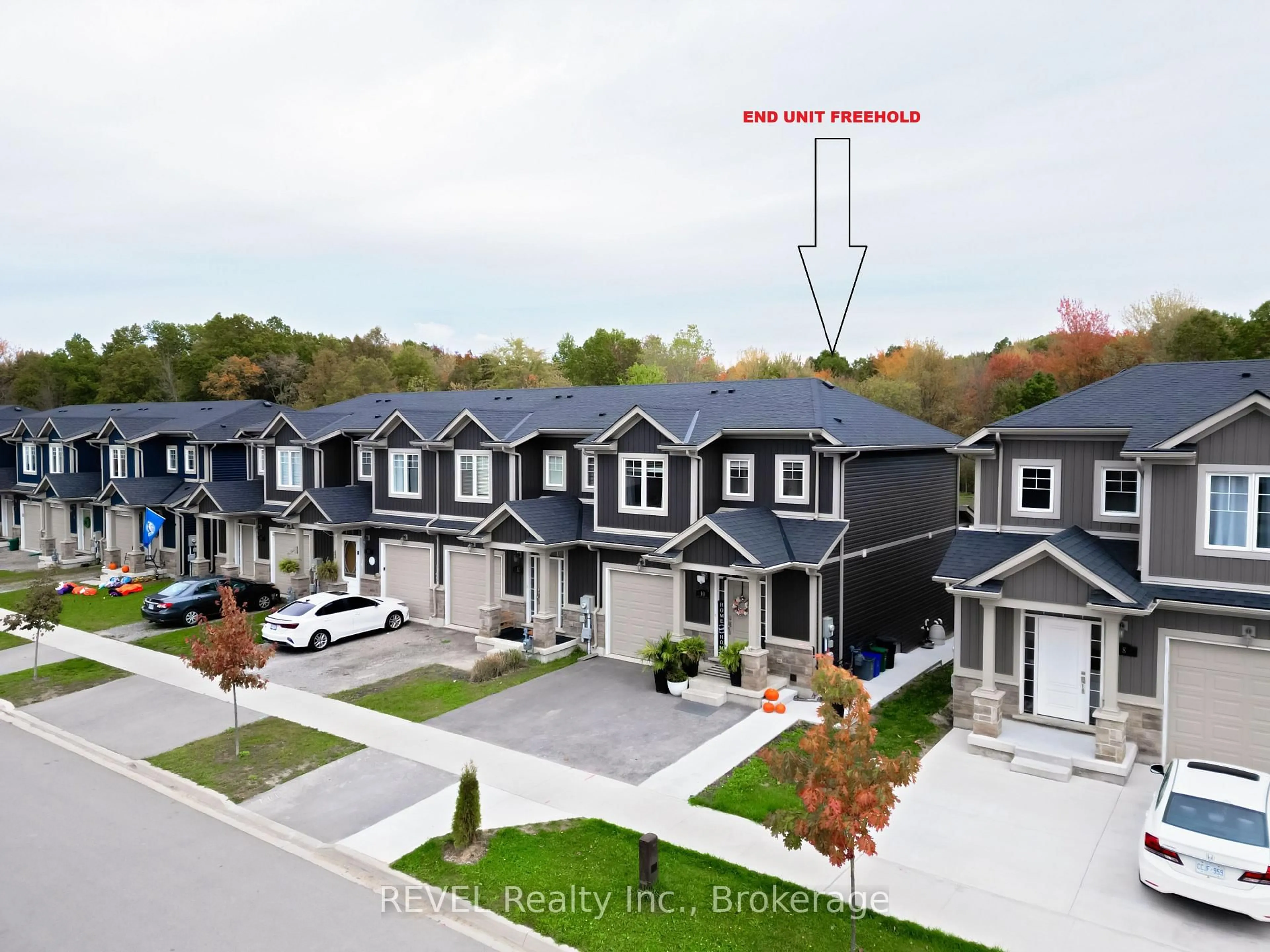 A pic from outside/outdoor area/front of a property/back of a property/a pic from drone, street for 10 Damude Ave, Thorold Ontario L2V 0G7