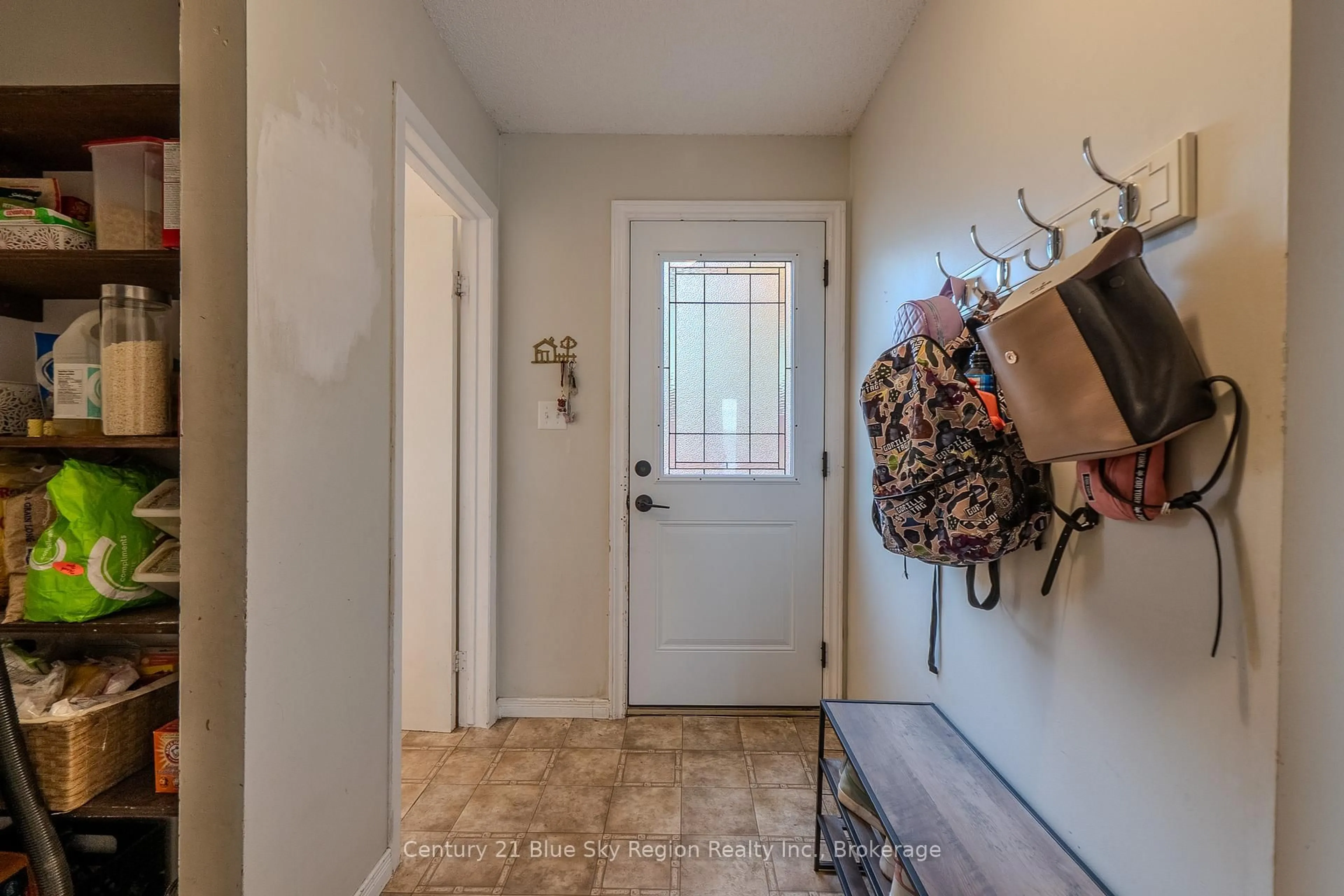 Indoor entryway for 4 Sovereign Dr, North Bay Ontario P1A 2X9