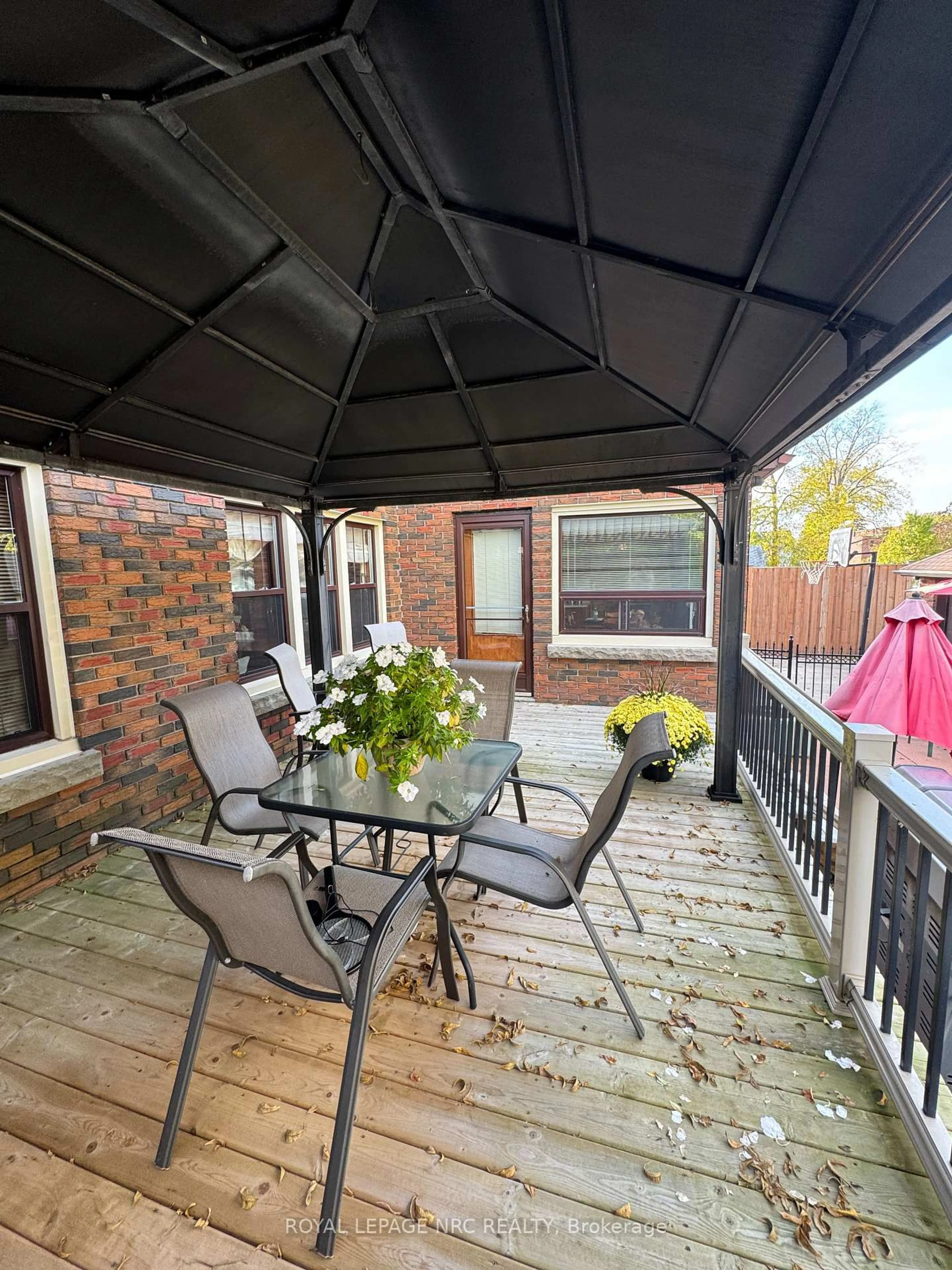 Patio, street for 62 Pine St, Welland Ontario L3C 4G1