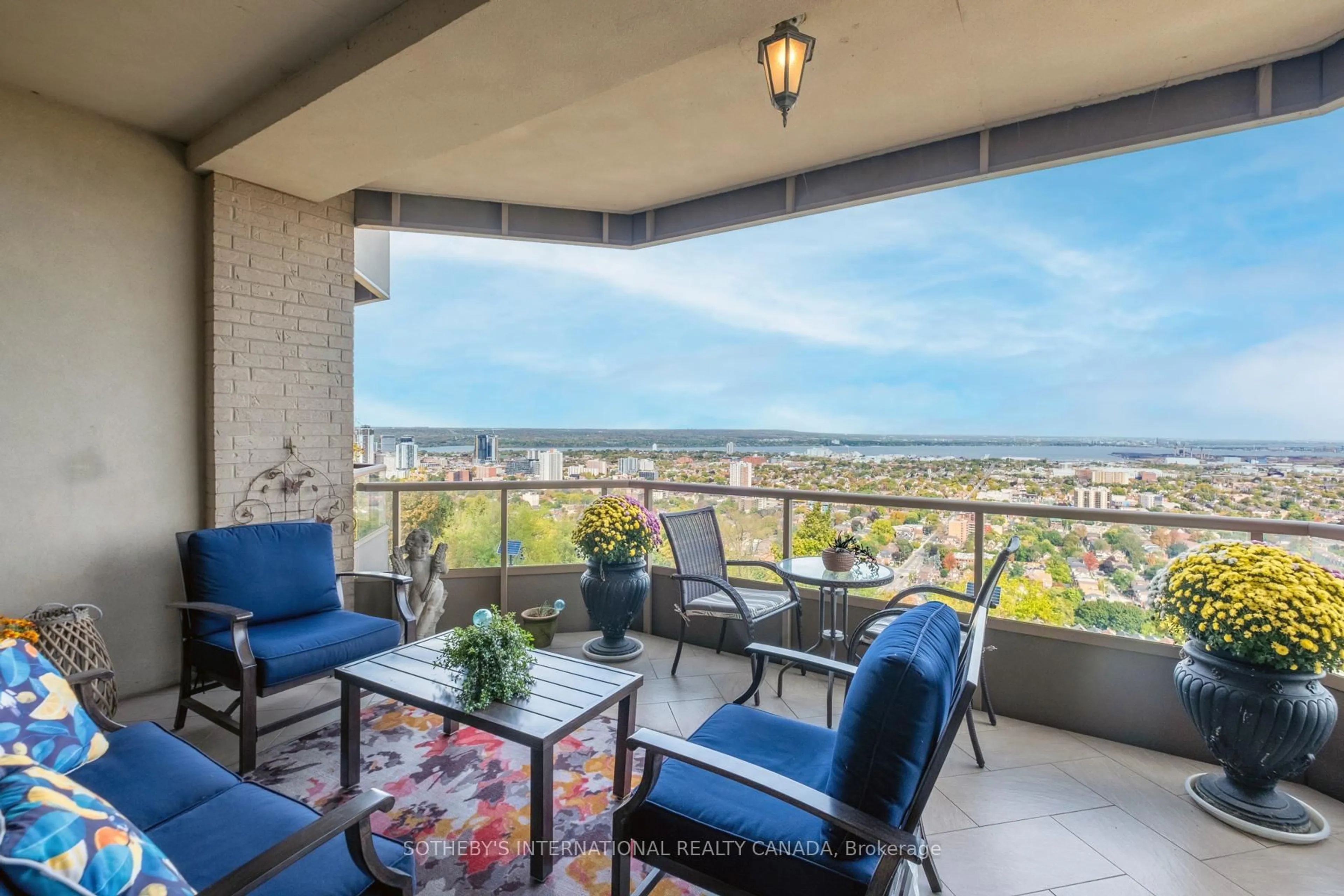 Balcony in the apartment, water/lake/river/ocean view for 174 Mountain Park Ave #5E, Hamilton Ontario L8V 1A1