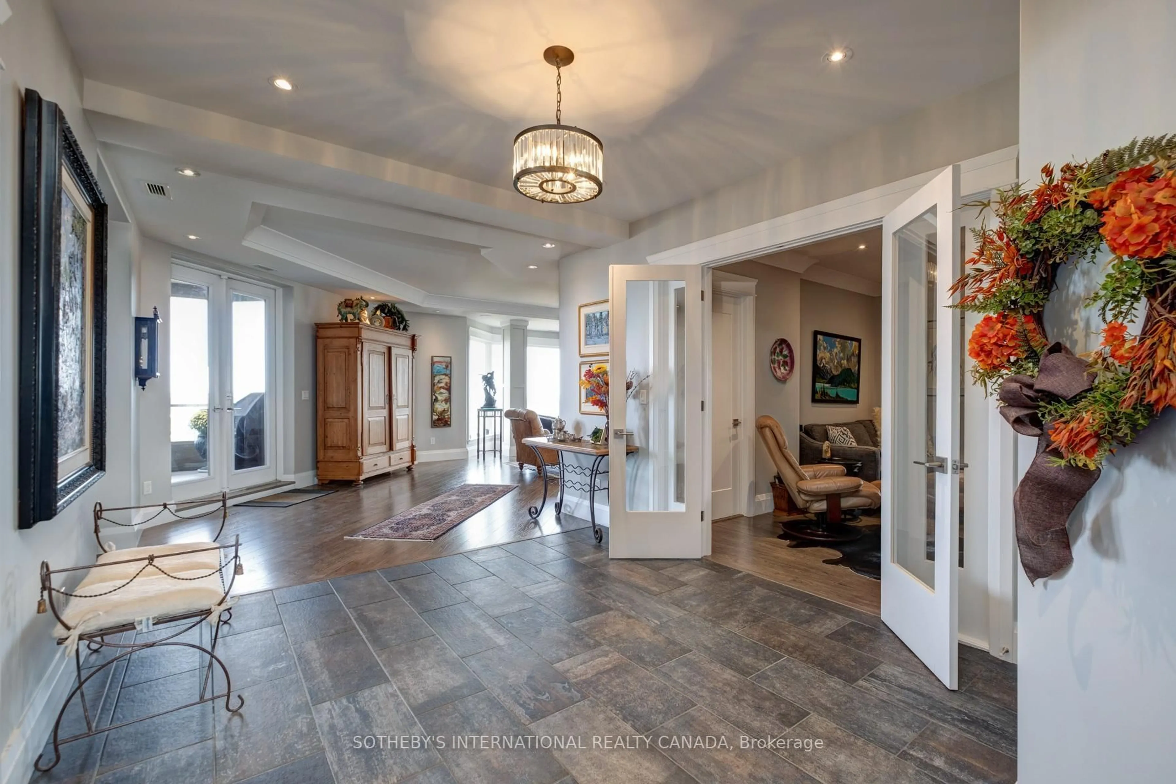 Indoor entryway for 174 Mountain Park Ave #5E, Hamilton Ontario L8V 1A1