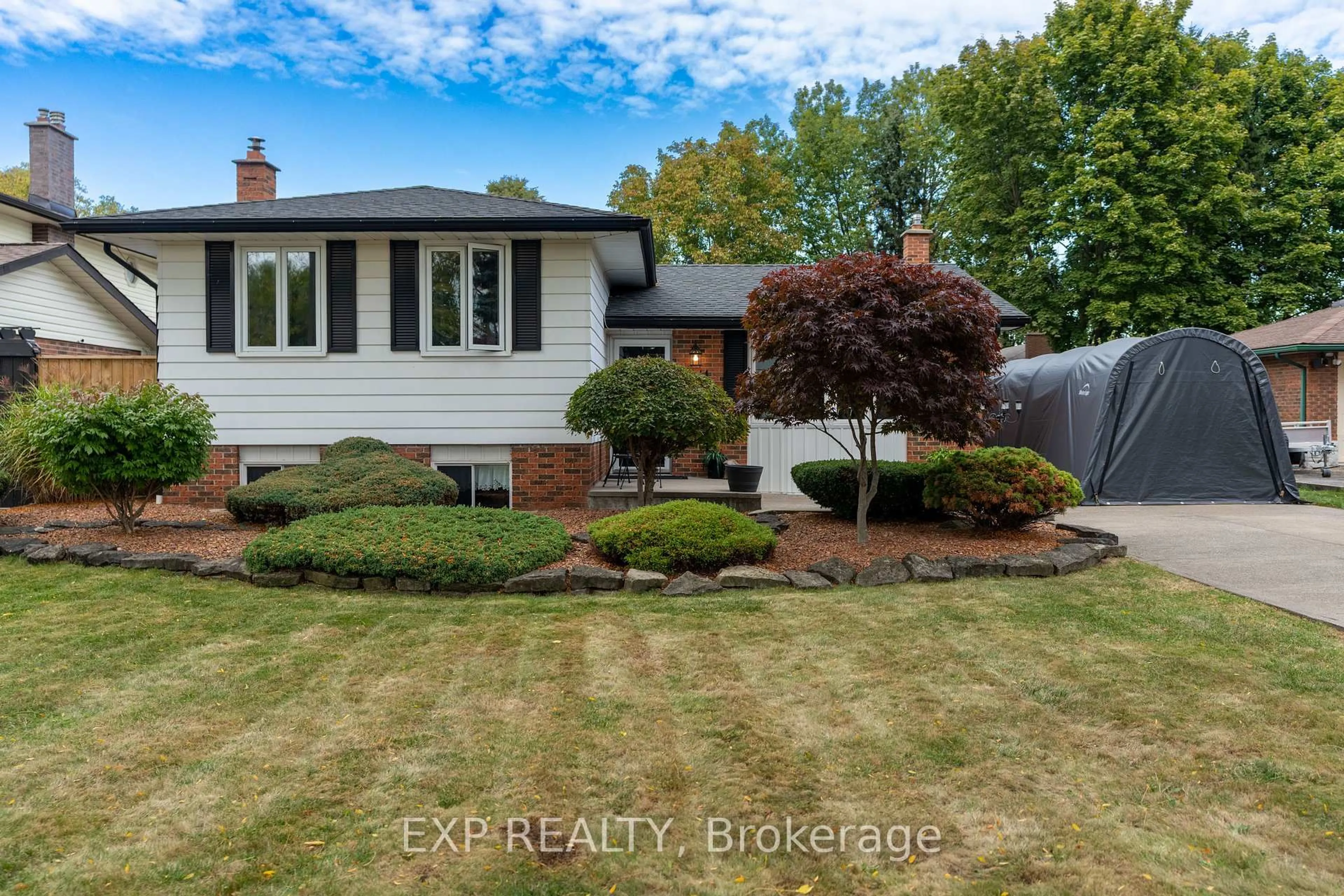 Home with vinyl exterior material, street for 7141 Rosseau Pl, Niagara Falls Ontario L2J 3V1