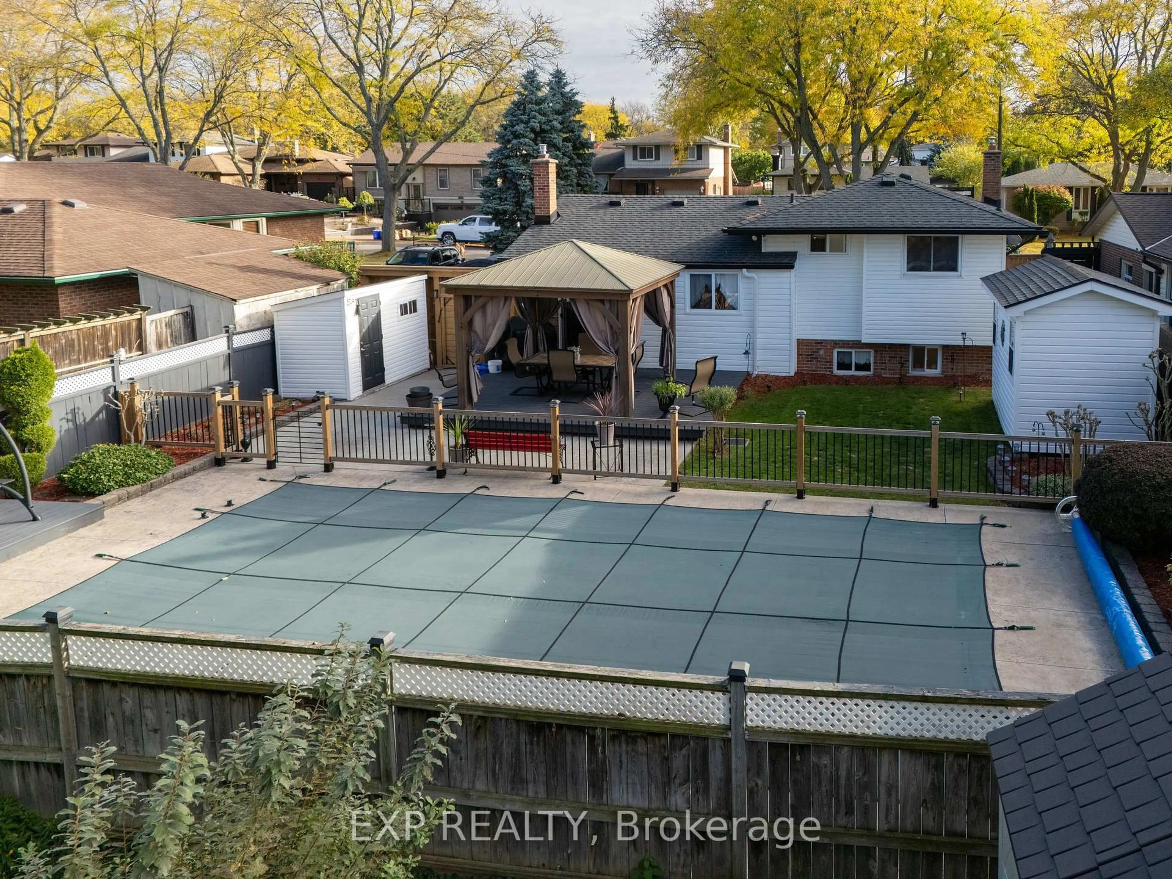 A pic from outside/outdoor area/front of a property/back of a property/a pic from drone, city buildings view from balcony for 7141 Rosseau Pl, Niagara Falls Ontario L2J 3V1