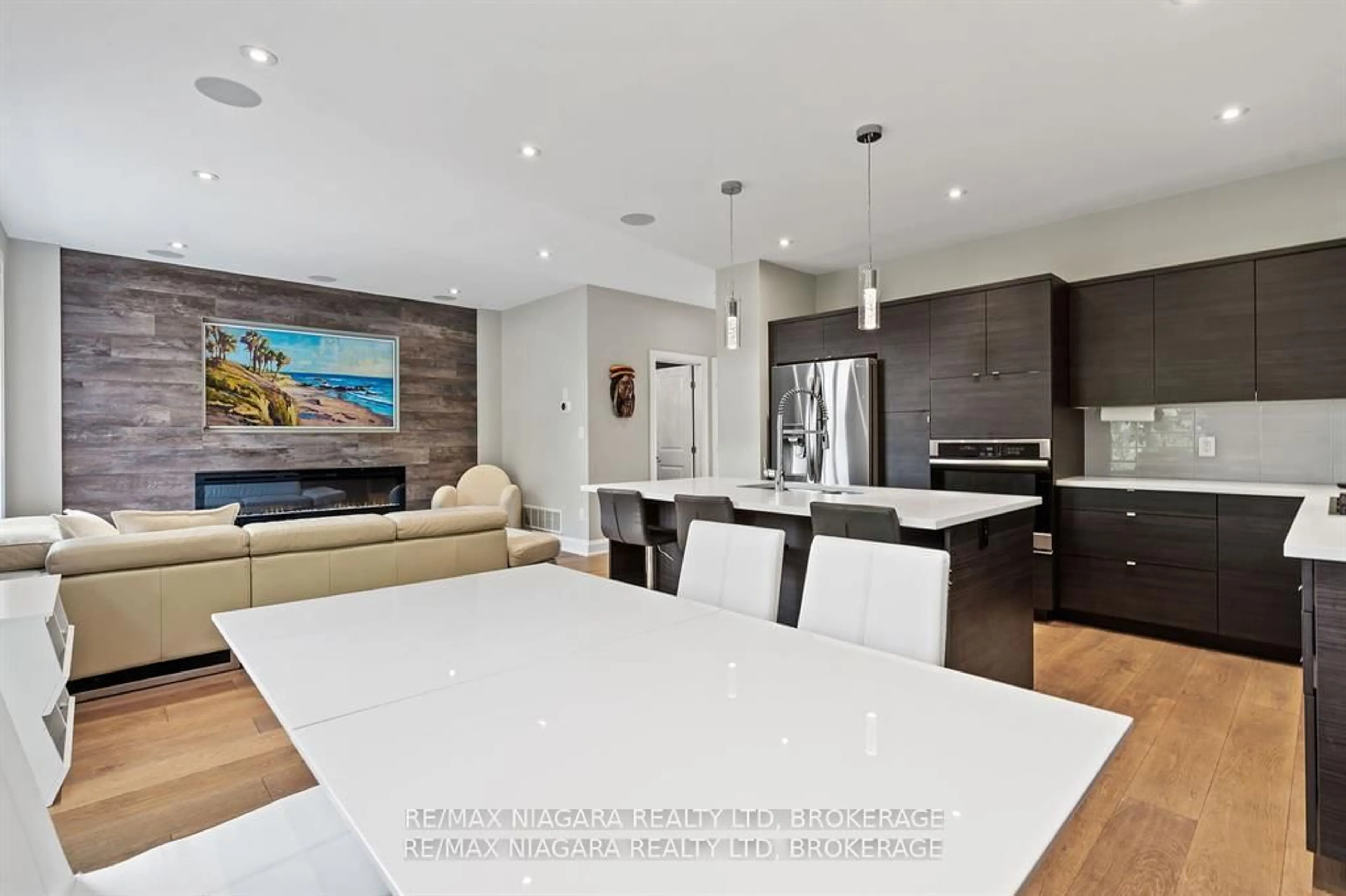Open concept kitchen, unknown for 4 Olde School Crt, St. Catharines Ontario L2N 0B1