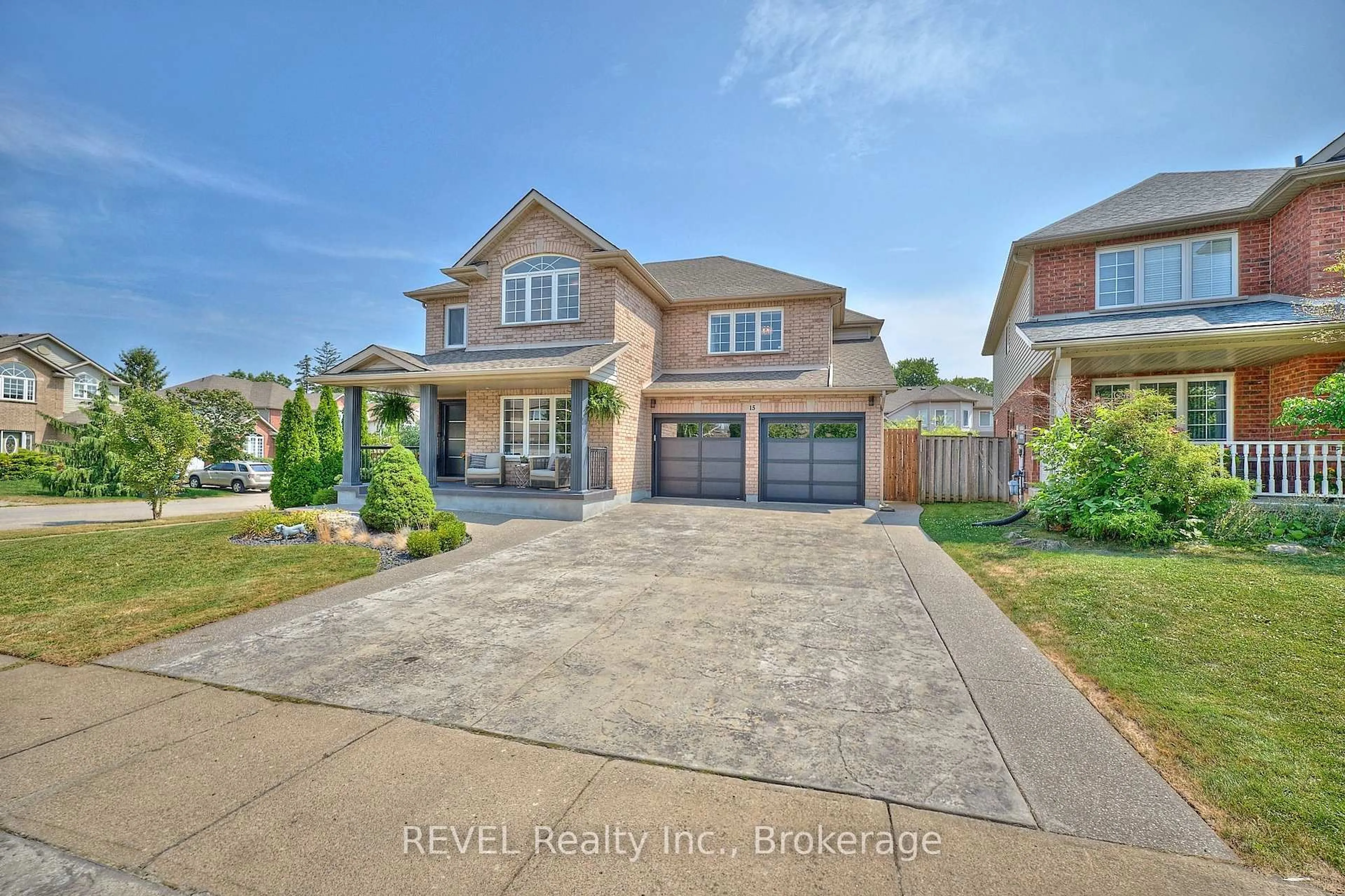 Home with brick exterior material, street for 15 Fosh Crt, St. Catharines Ontario L2S 4A9