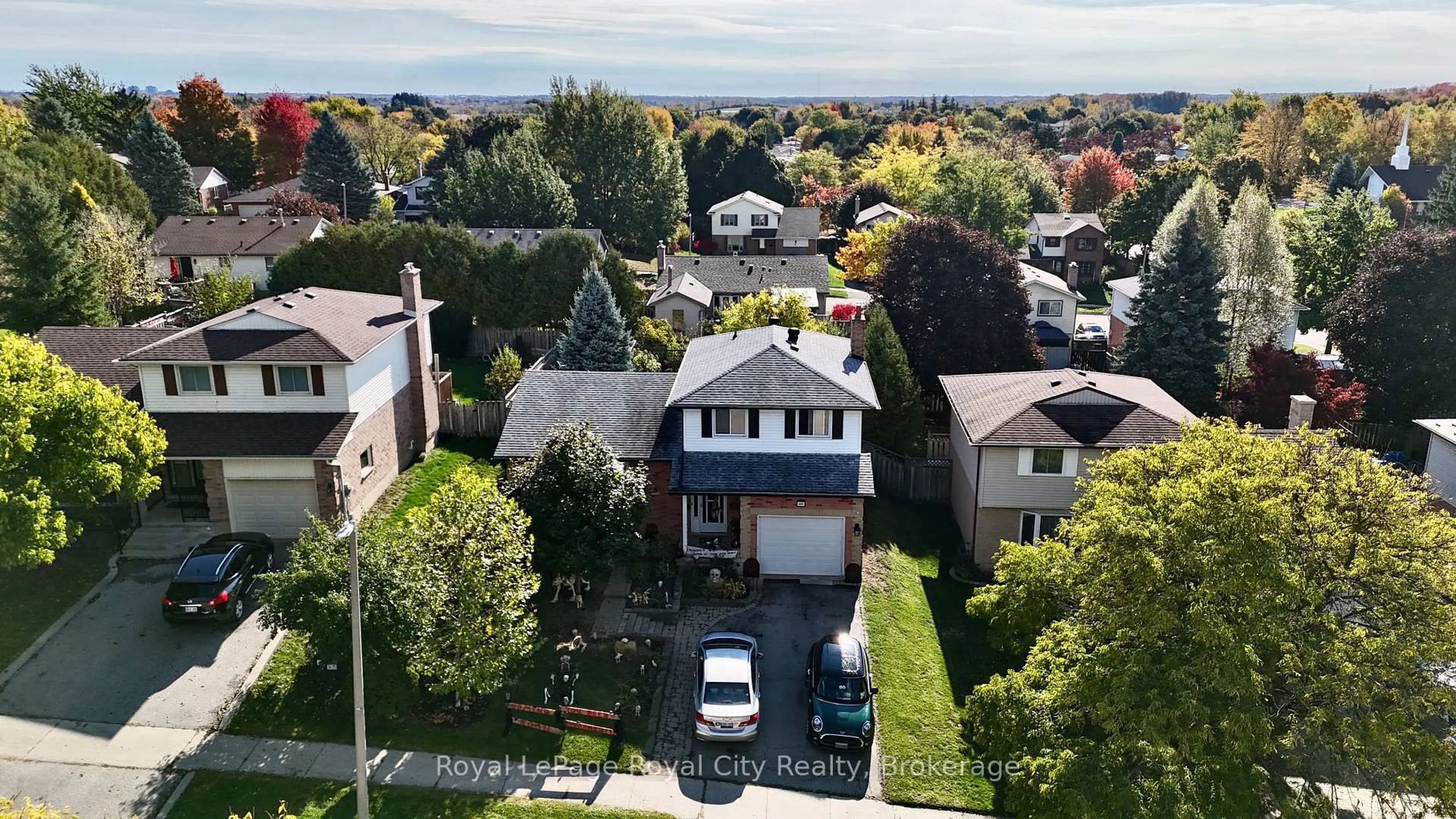 A pic from outside/outdoor area/front of a property/back of a property/a pic from drone, unknown for 40 Shoemaker Cres, Guelph Ontario N1K 1J6