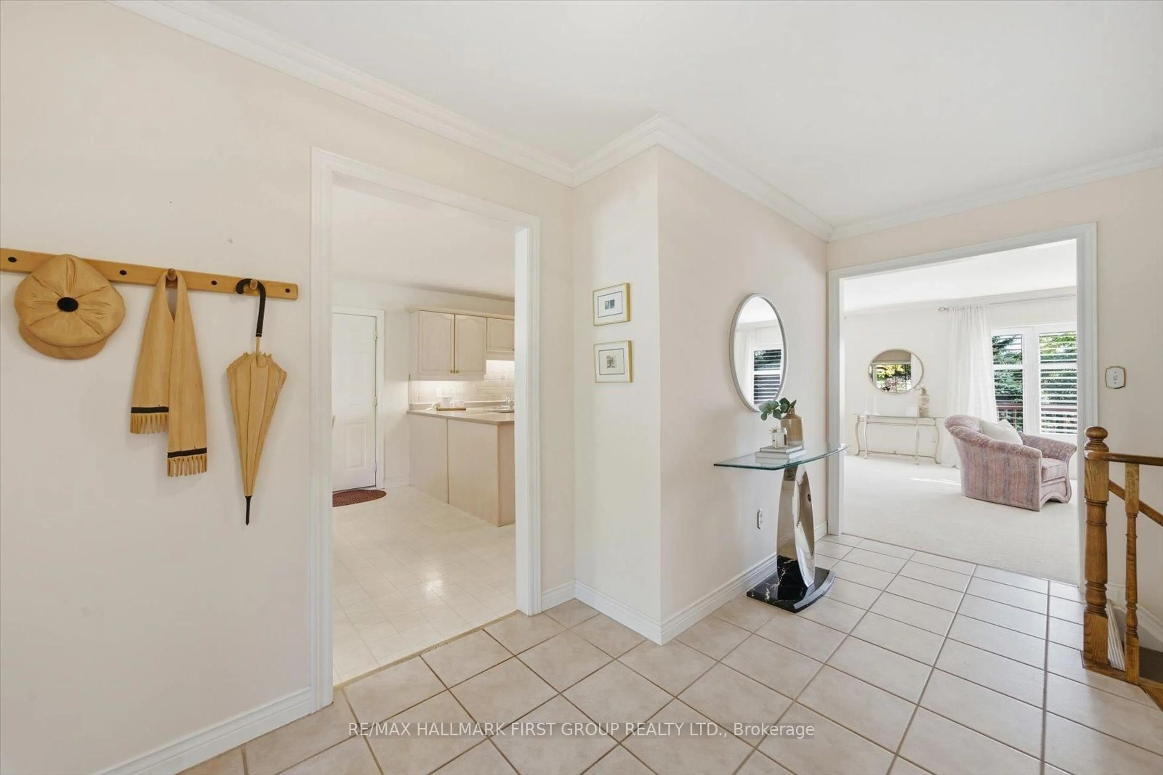 Indoor foyer for 4 Sunrise Crt, Cobourg Ontario K9A 4J7