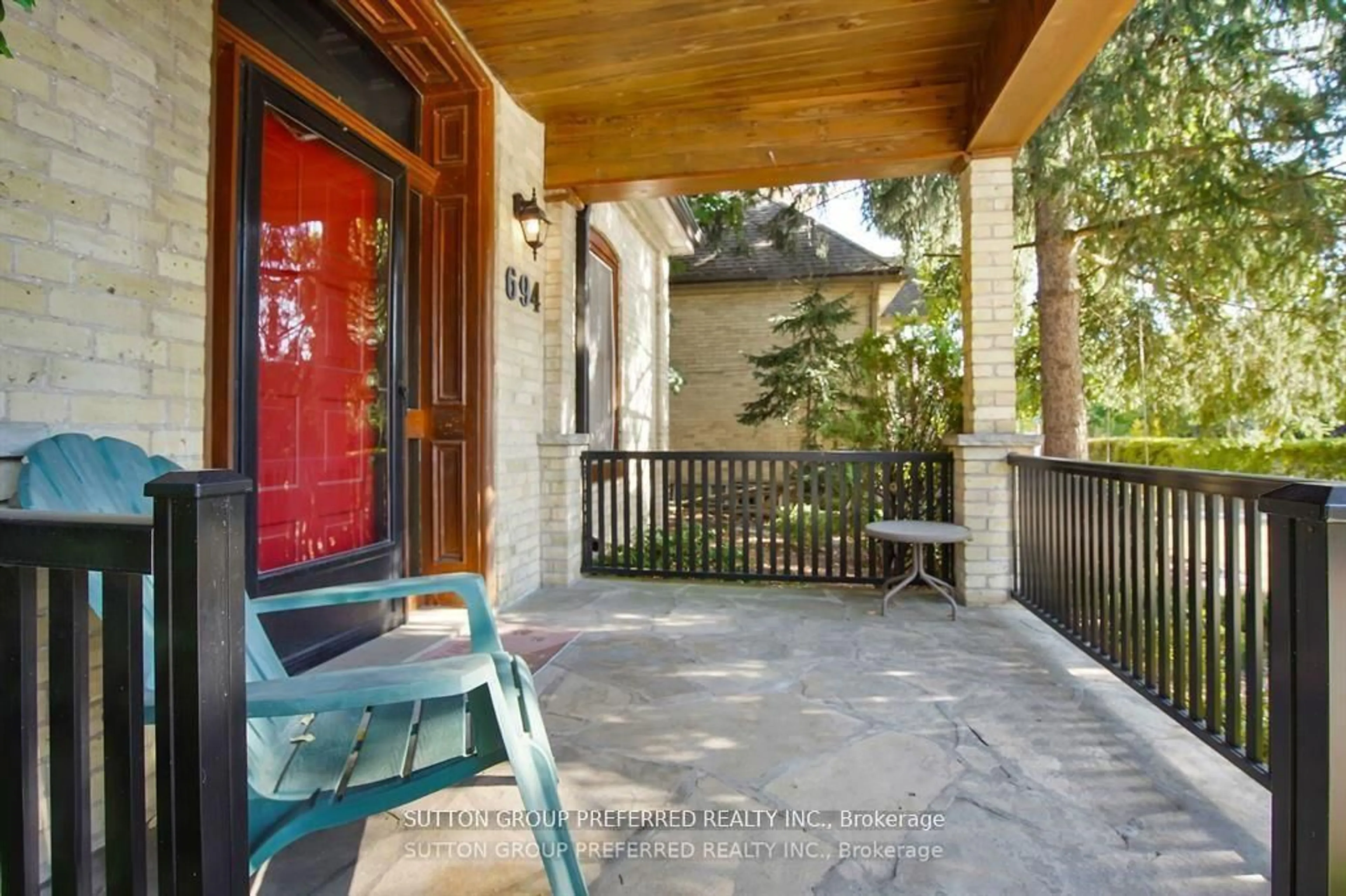 Patio, street for 694 Colborne St, London East Ontario N6A 3Z5